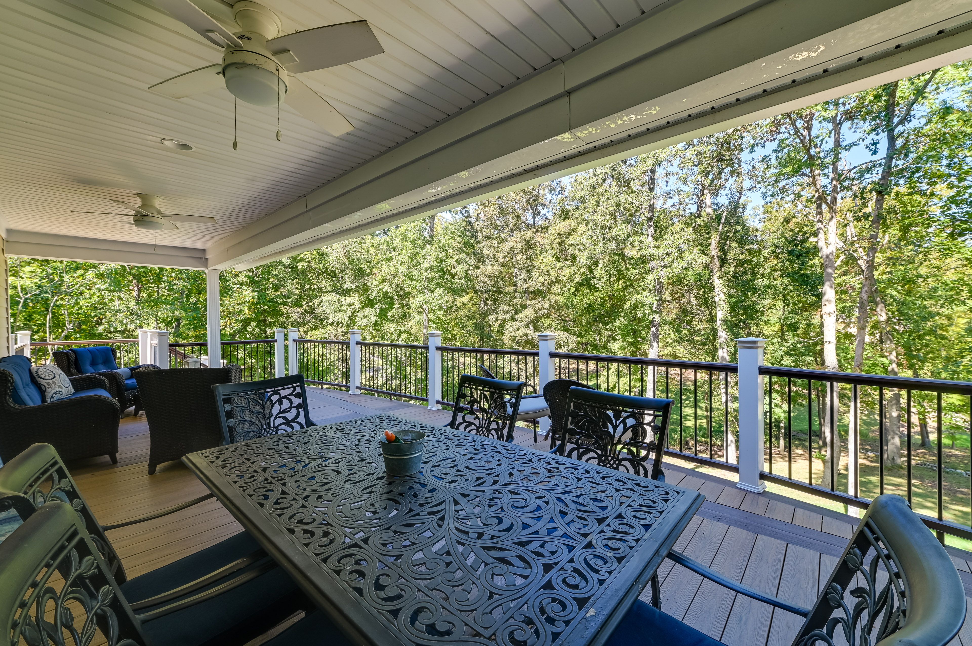 Covered Deck | Dining Table | Seating