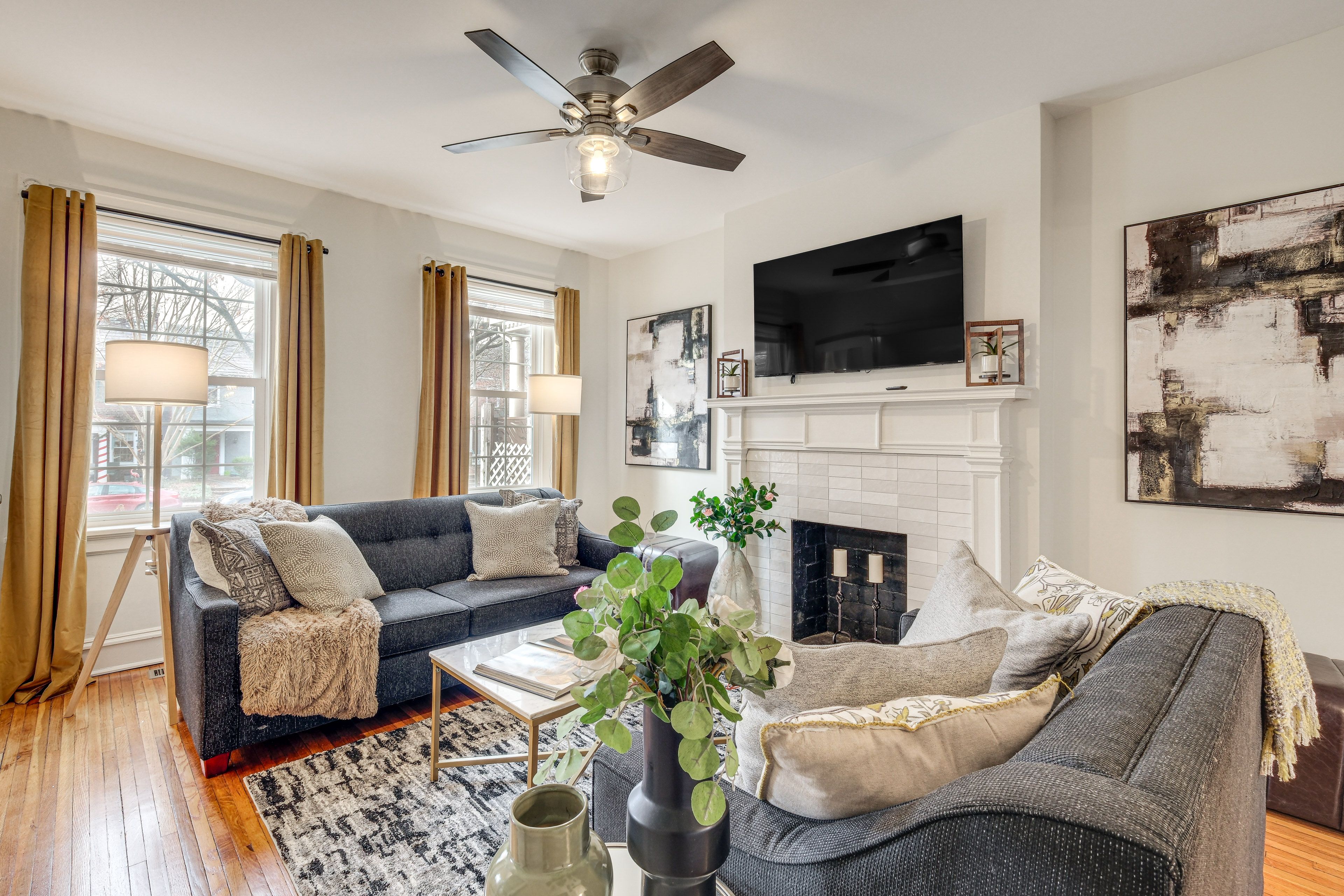 Living Room | 1st Floor | Smart TV | Free WiFi