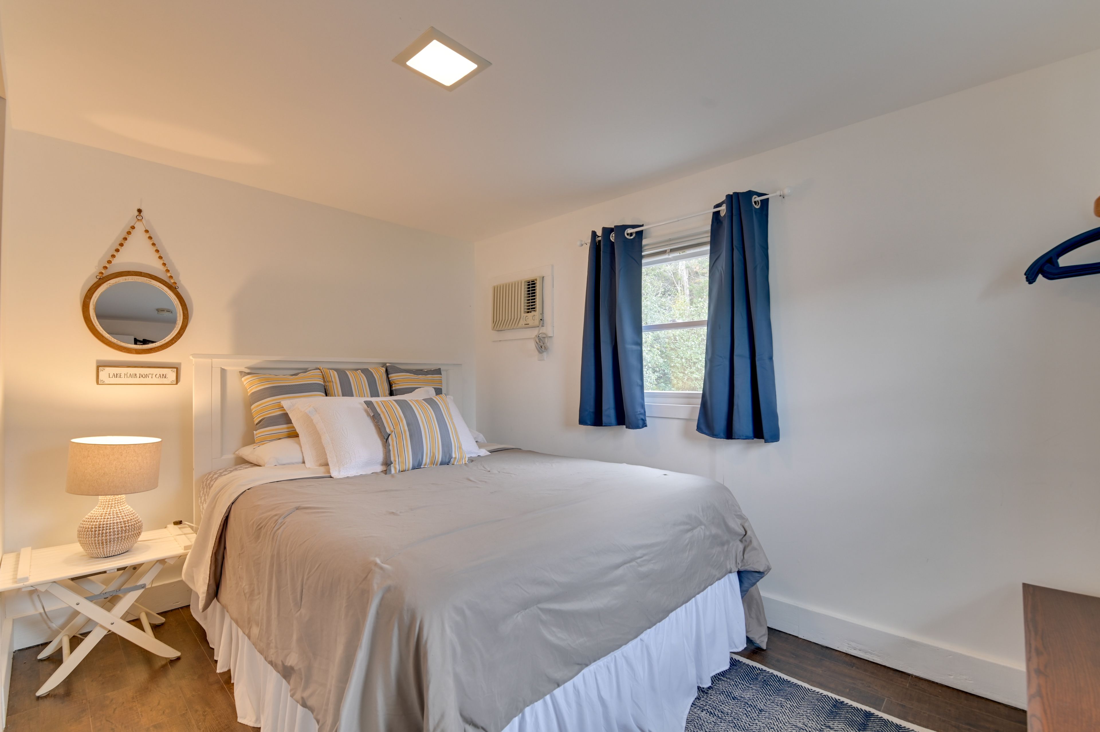 Bedroom | Queen Bed | Linens Provided