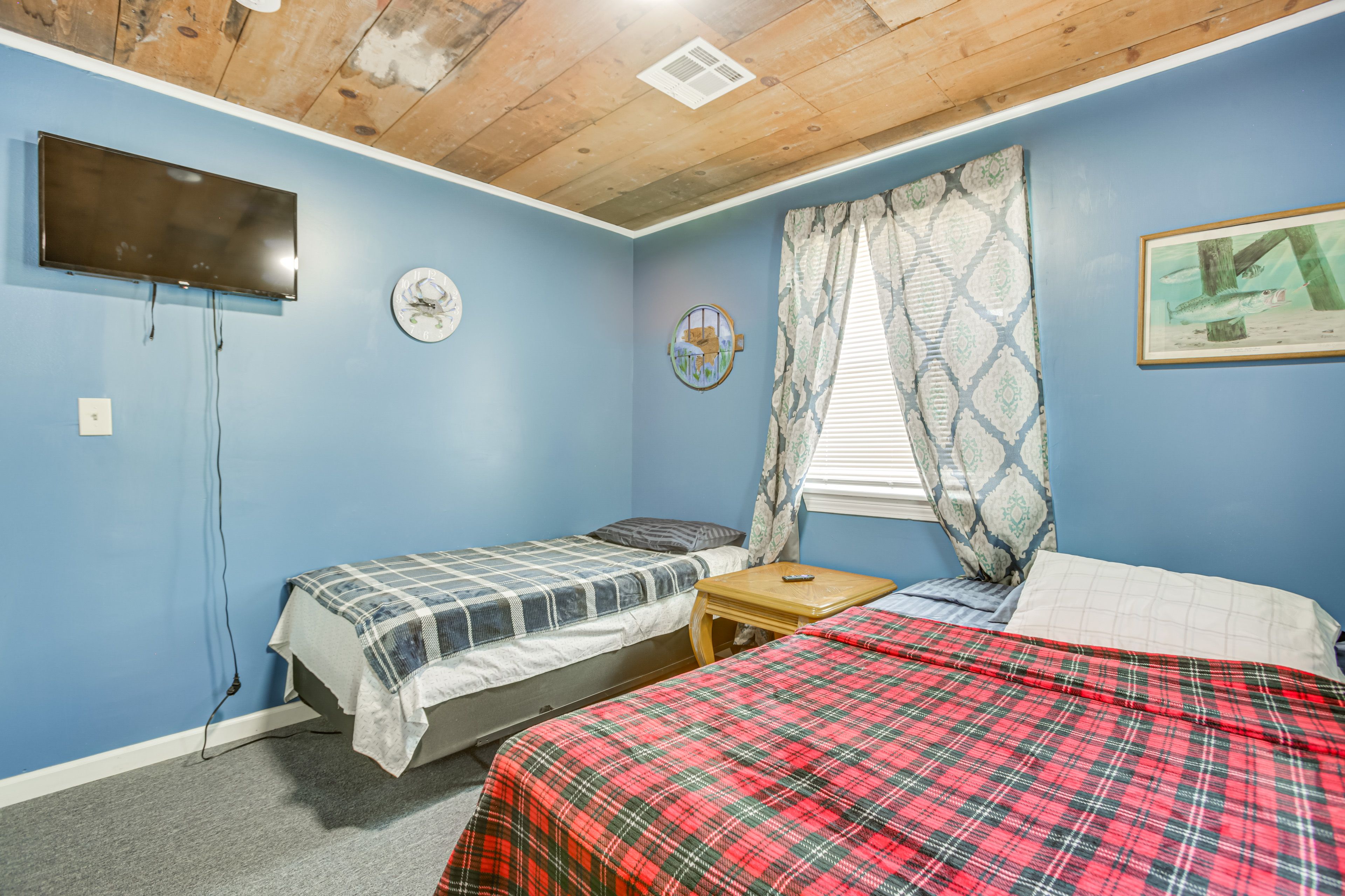 Bedroom 2 | Queen Bed | Twin Bed | Linens Provided