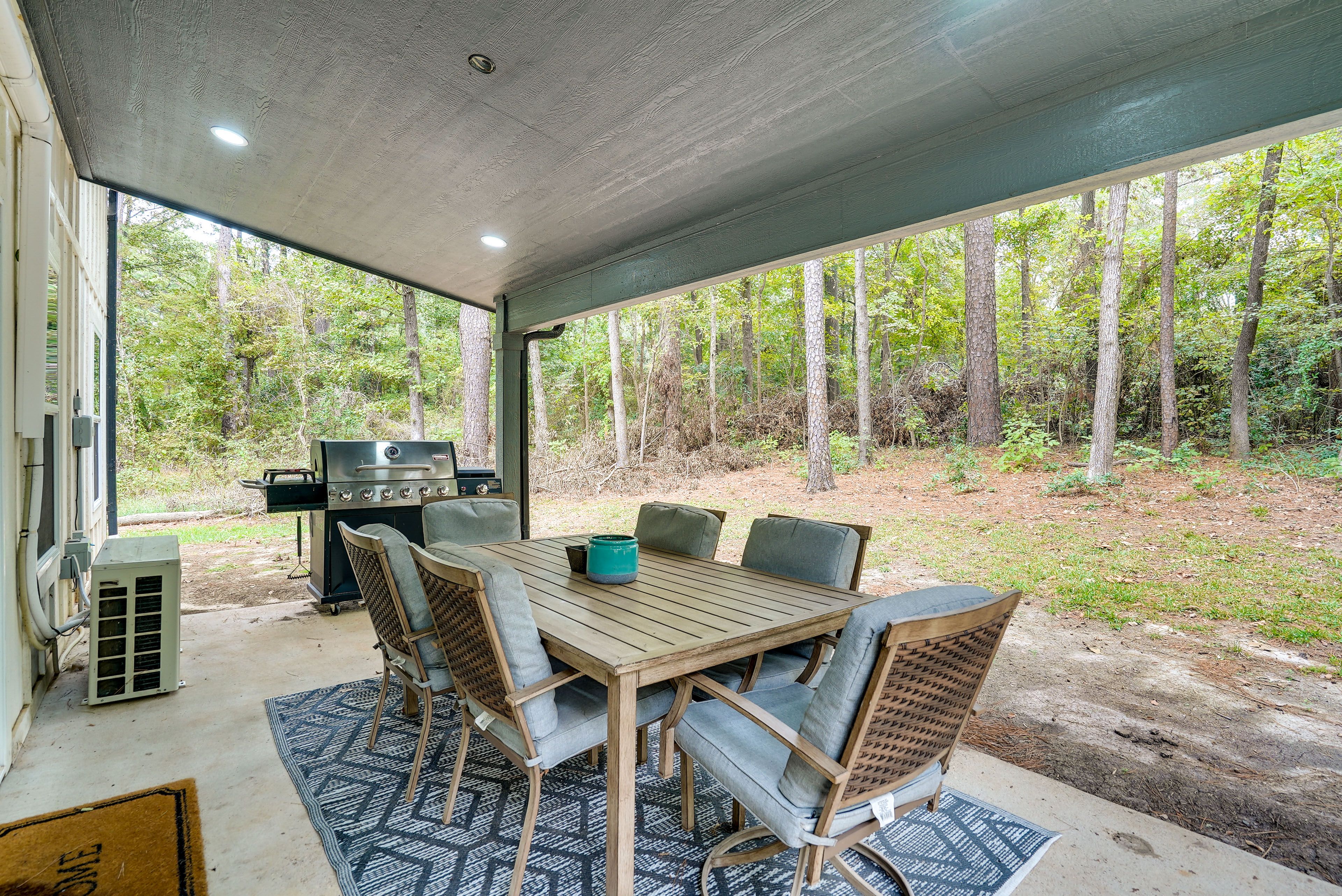 Covered Patio | Gas Grill | Outdoor Seating & Dining