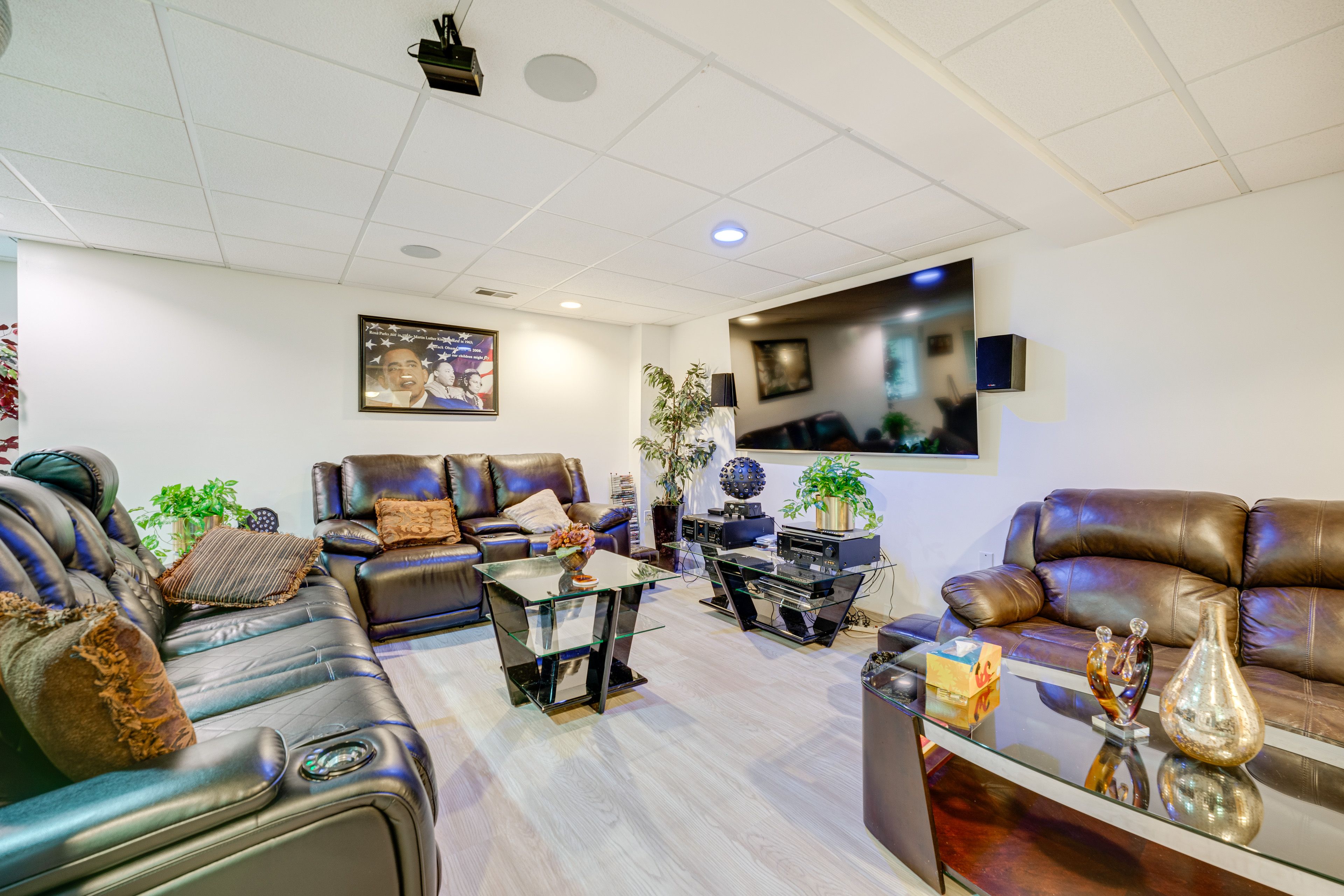 Living Area | Smart TV