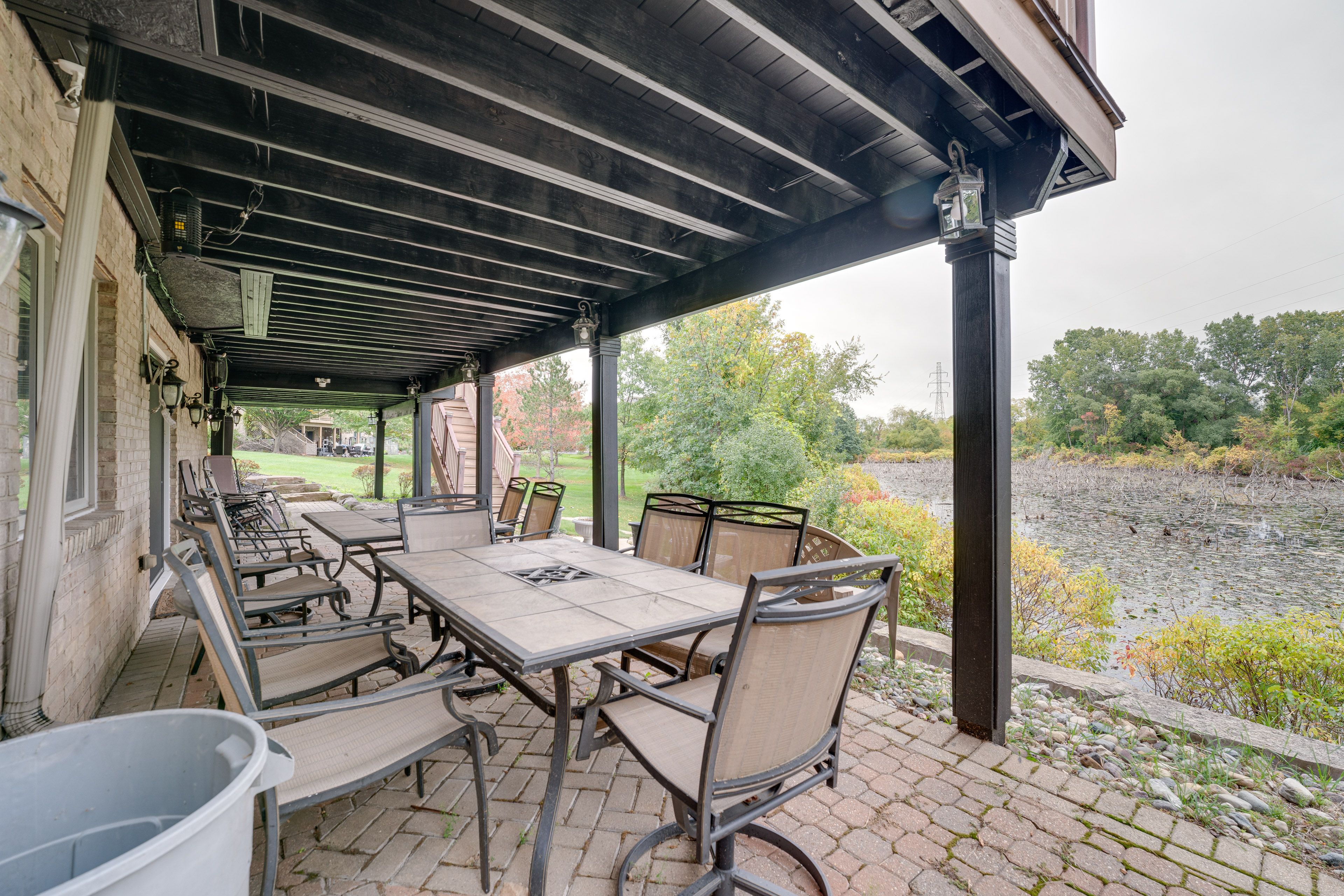 West Bloomfield Township | 1BR | 1BA | Step Required | 2,000 Sq Ft