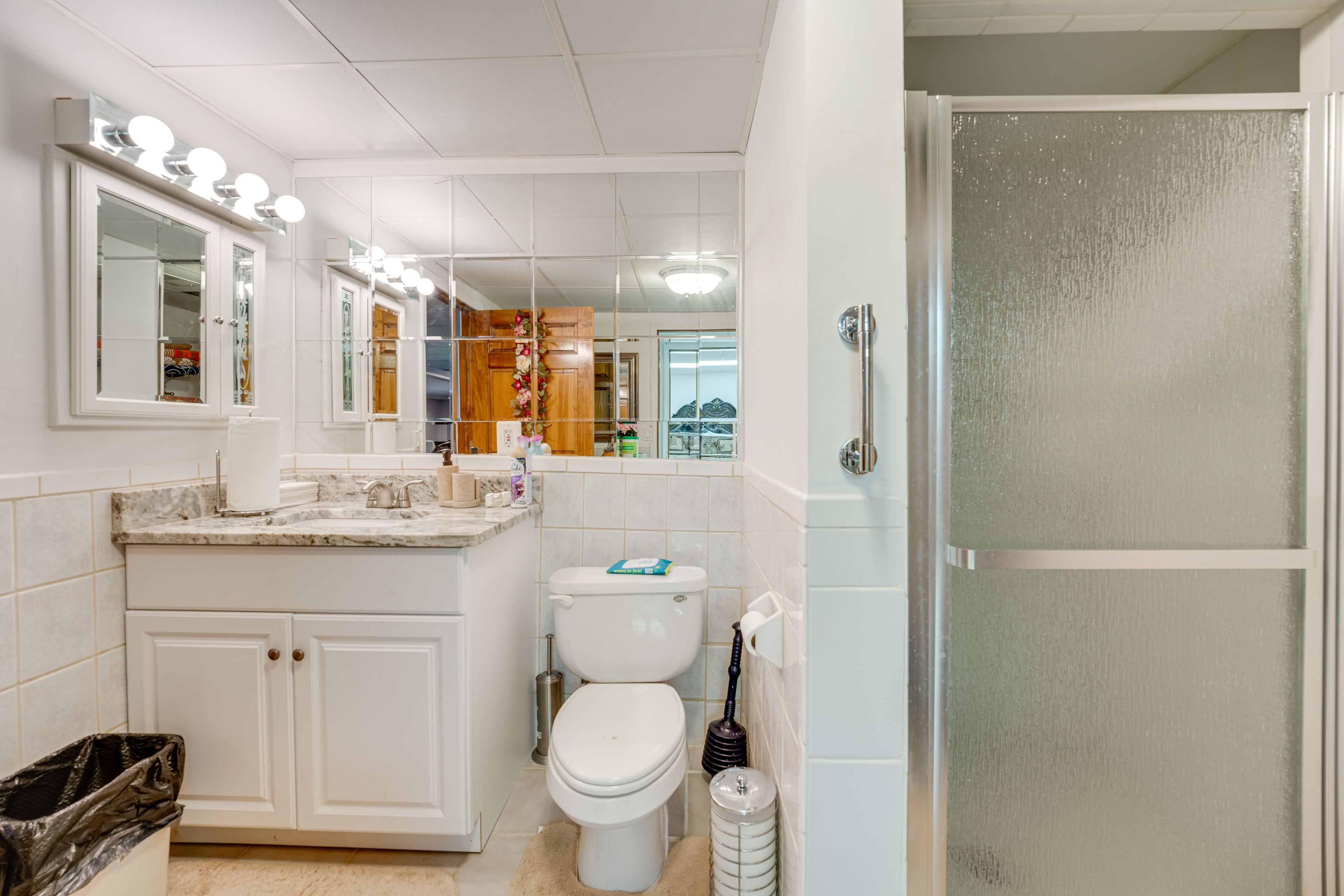 Full Bathroom | Complimentary Toiletries | Towels Provided