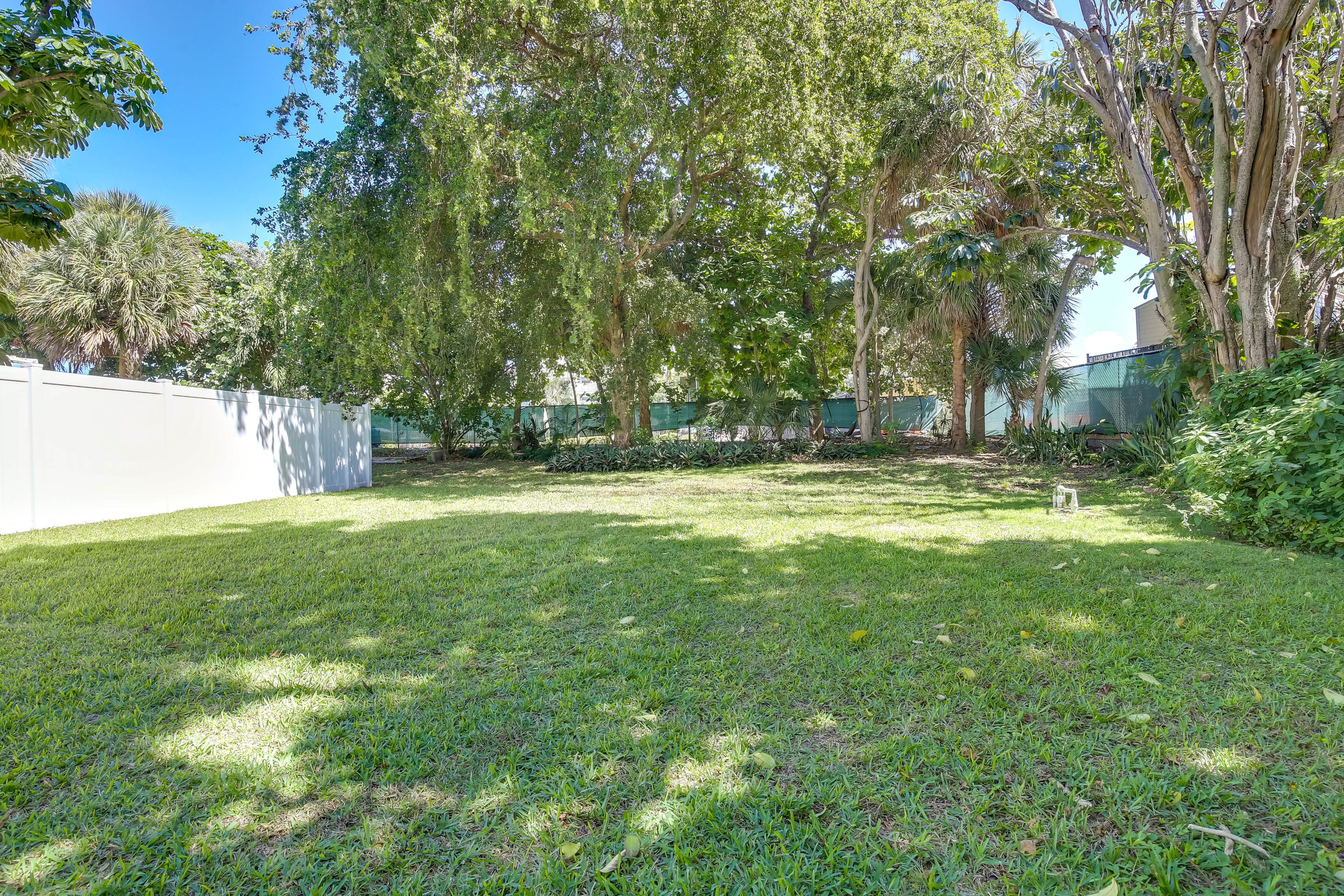 Shared Yard | Pet Friendly w/ Fee