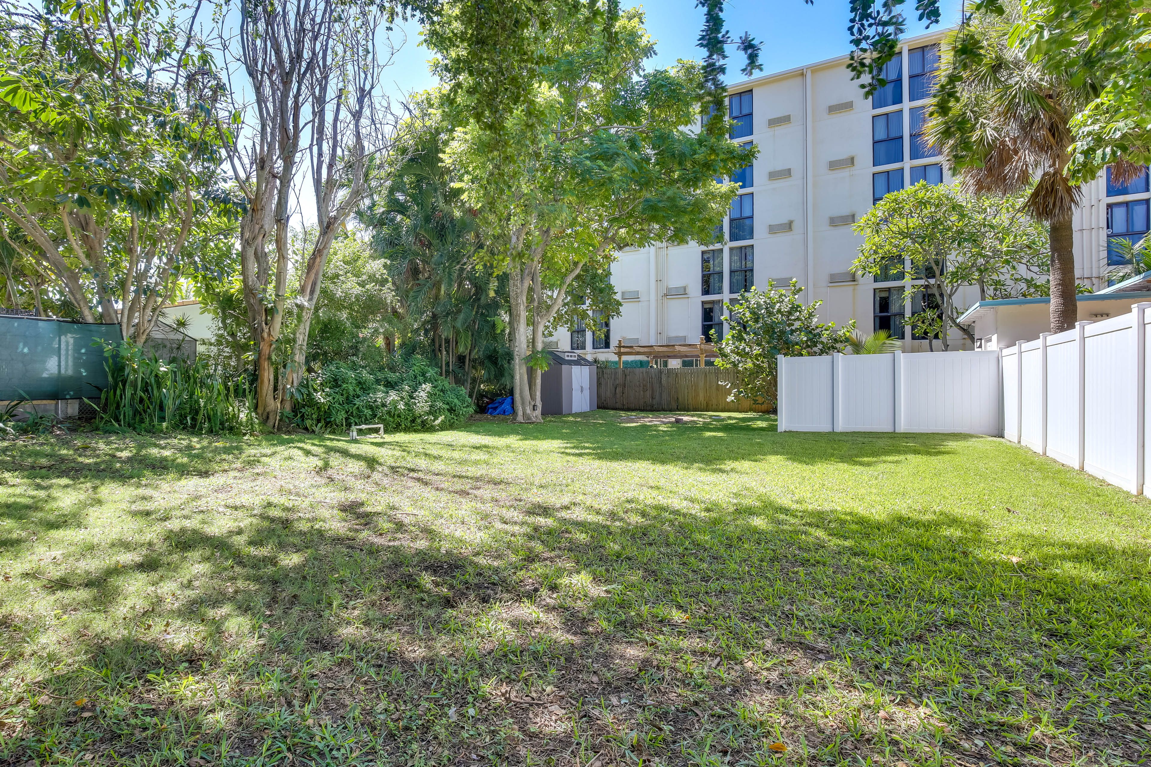 Shared Yard | Pet Friendly w/ Fee