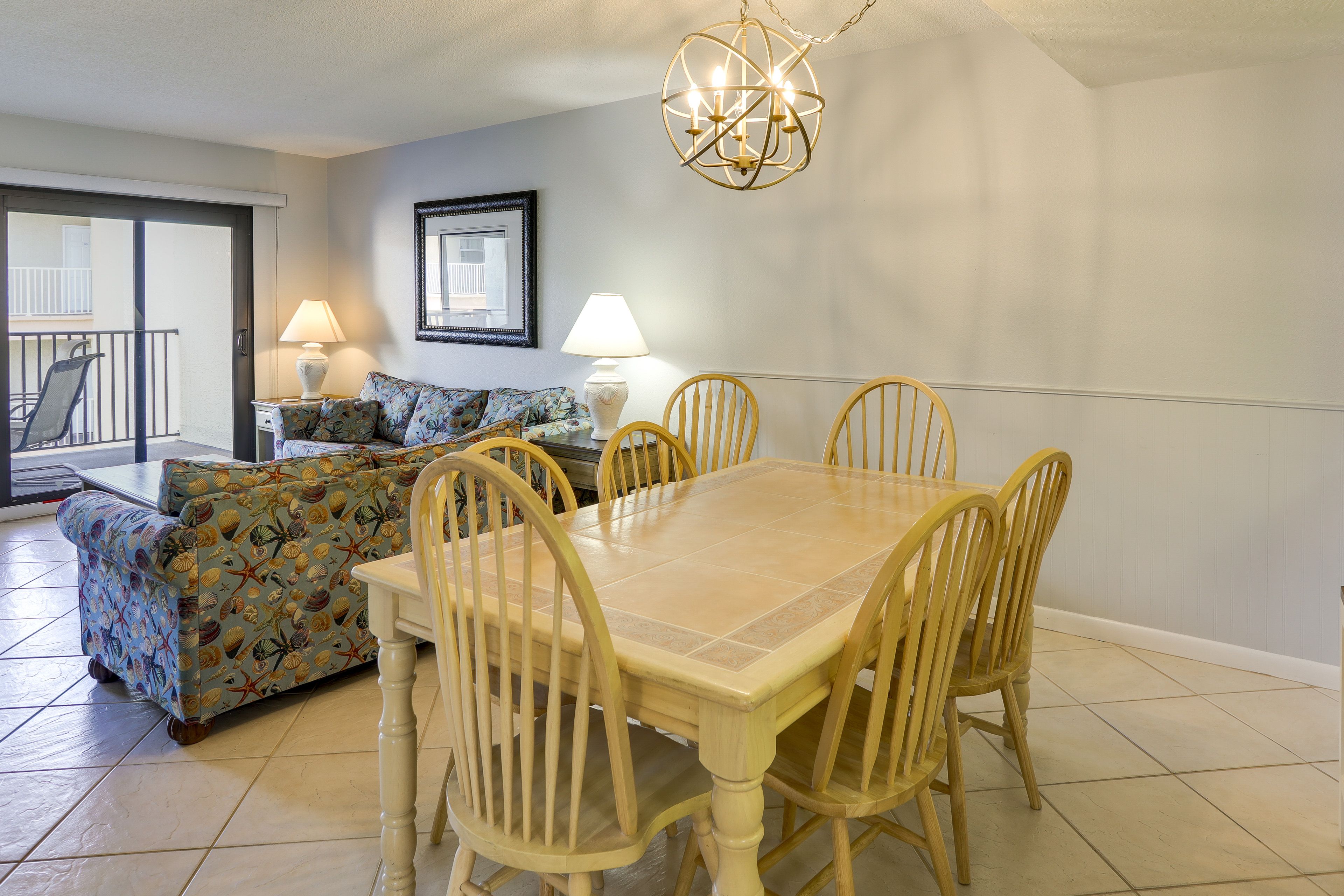 Dining Area | Dishware/Flatware Provided