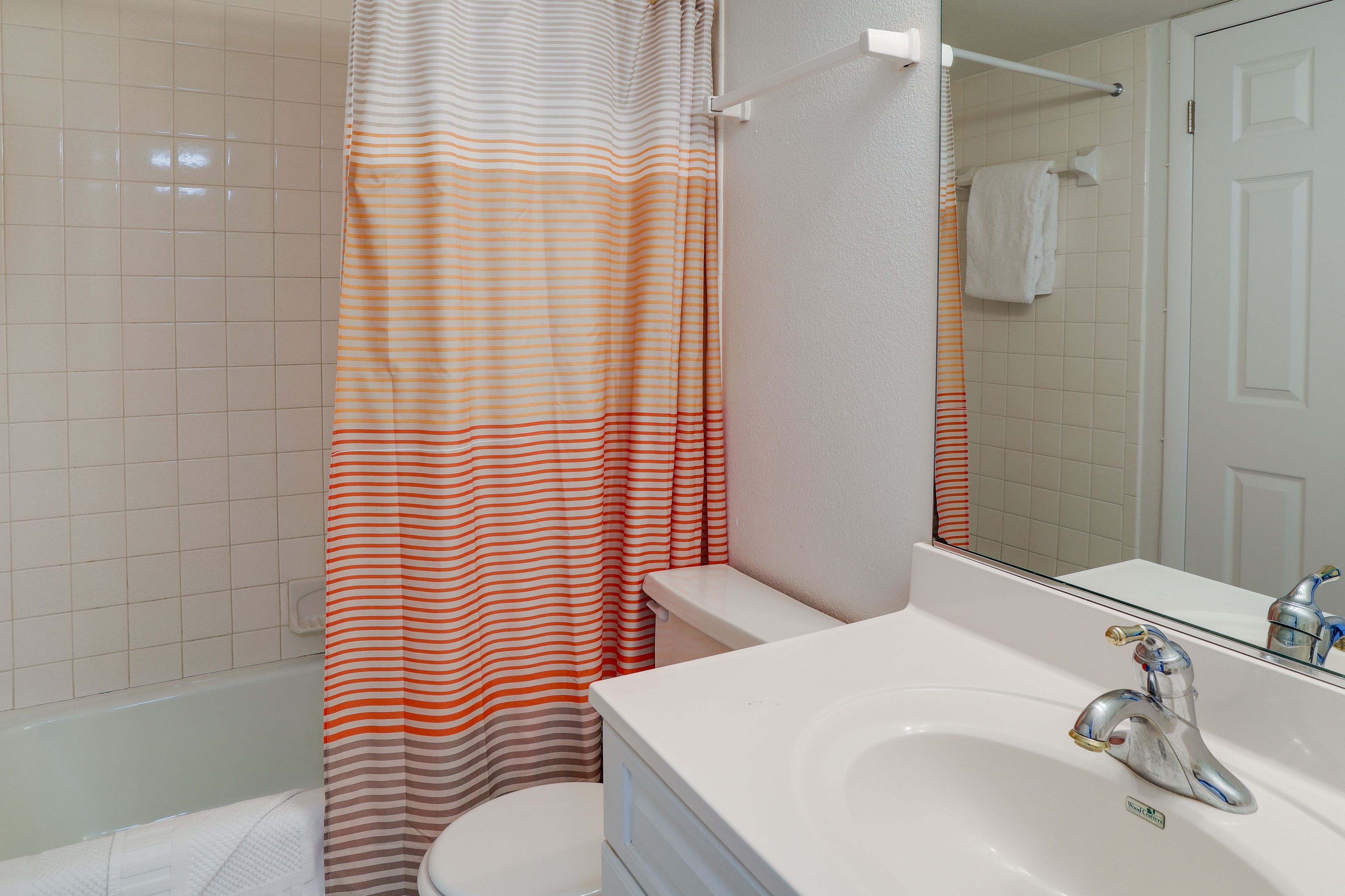 Full Bathroom | Complimentary Toiletries