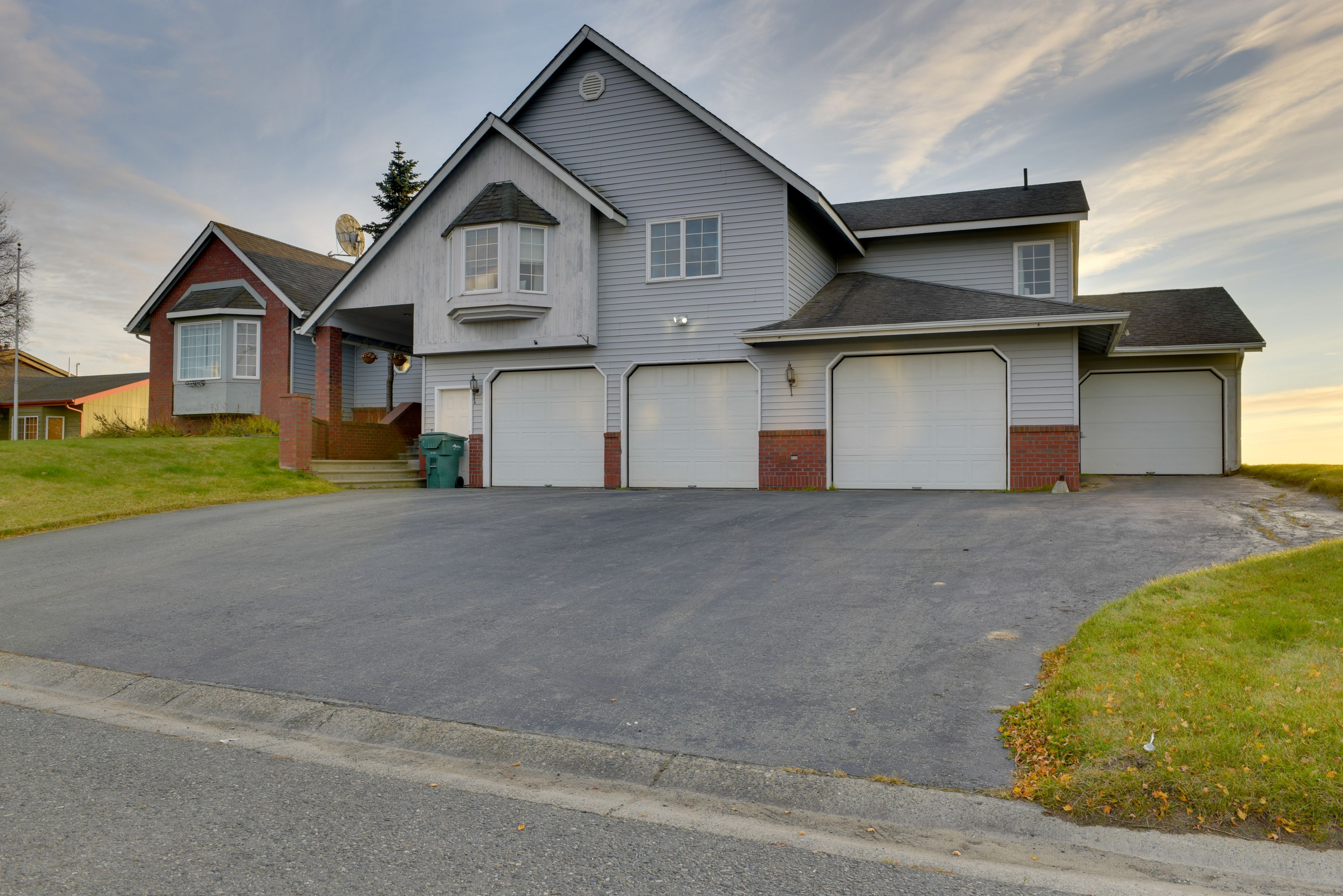 Parking | Driveway (4 Vehicles) | RV/Trailer Parking