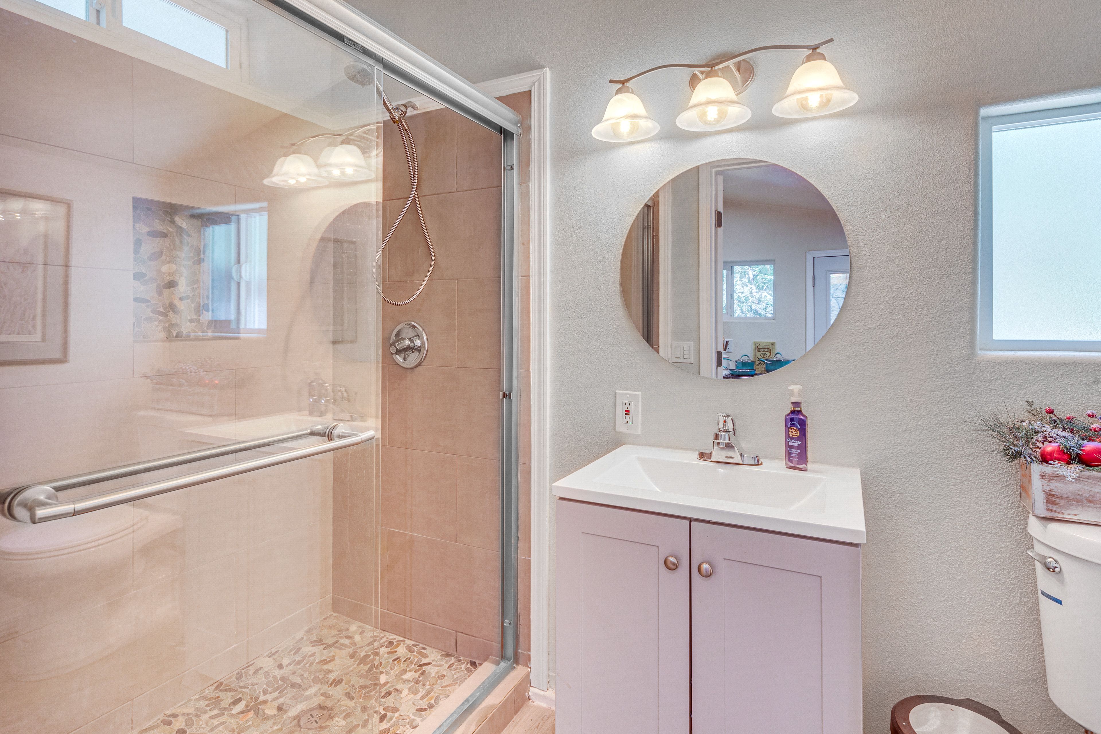 Full Bath | Towels | Hair Dryer | Complimentary Toiletries