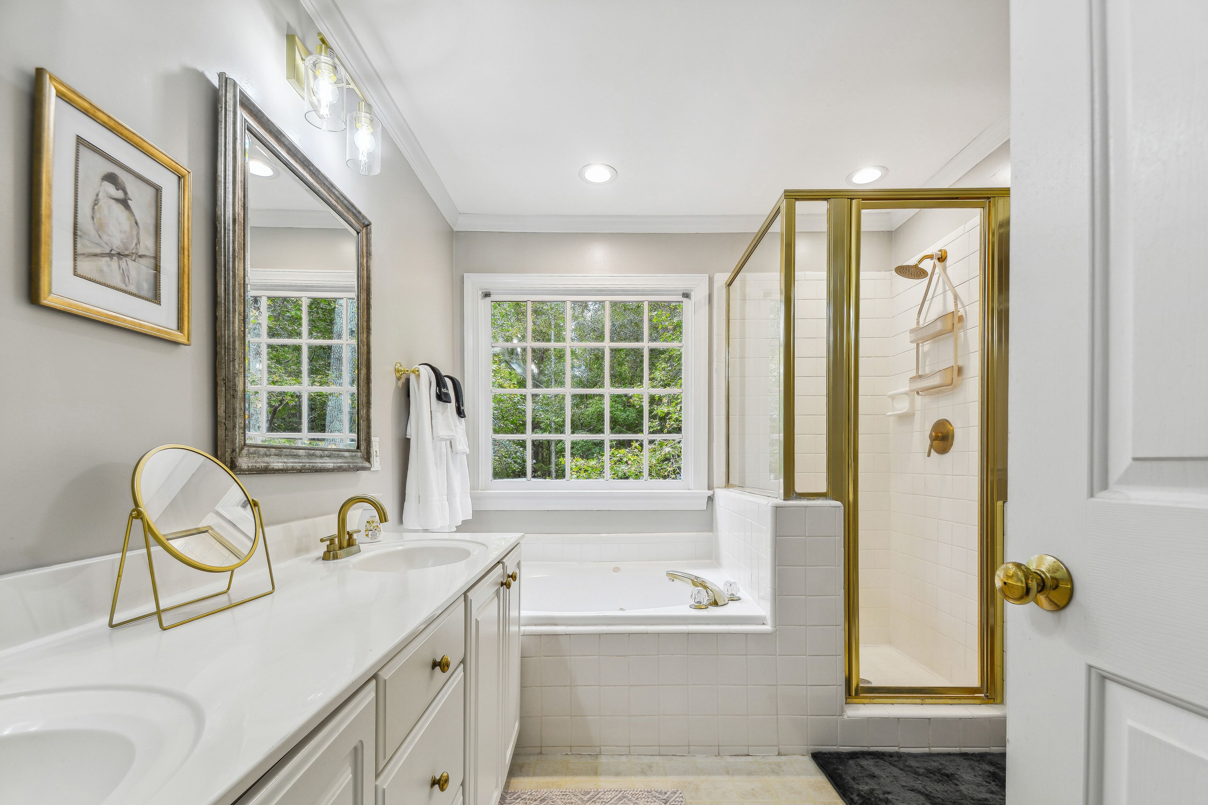 En-Suite Bathroom | Towels Provided