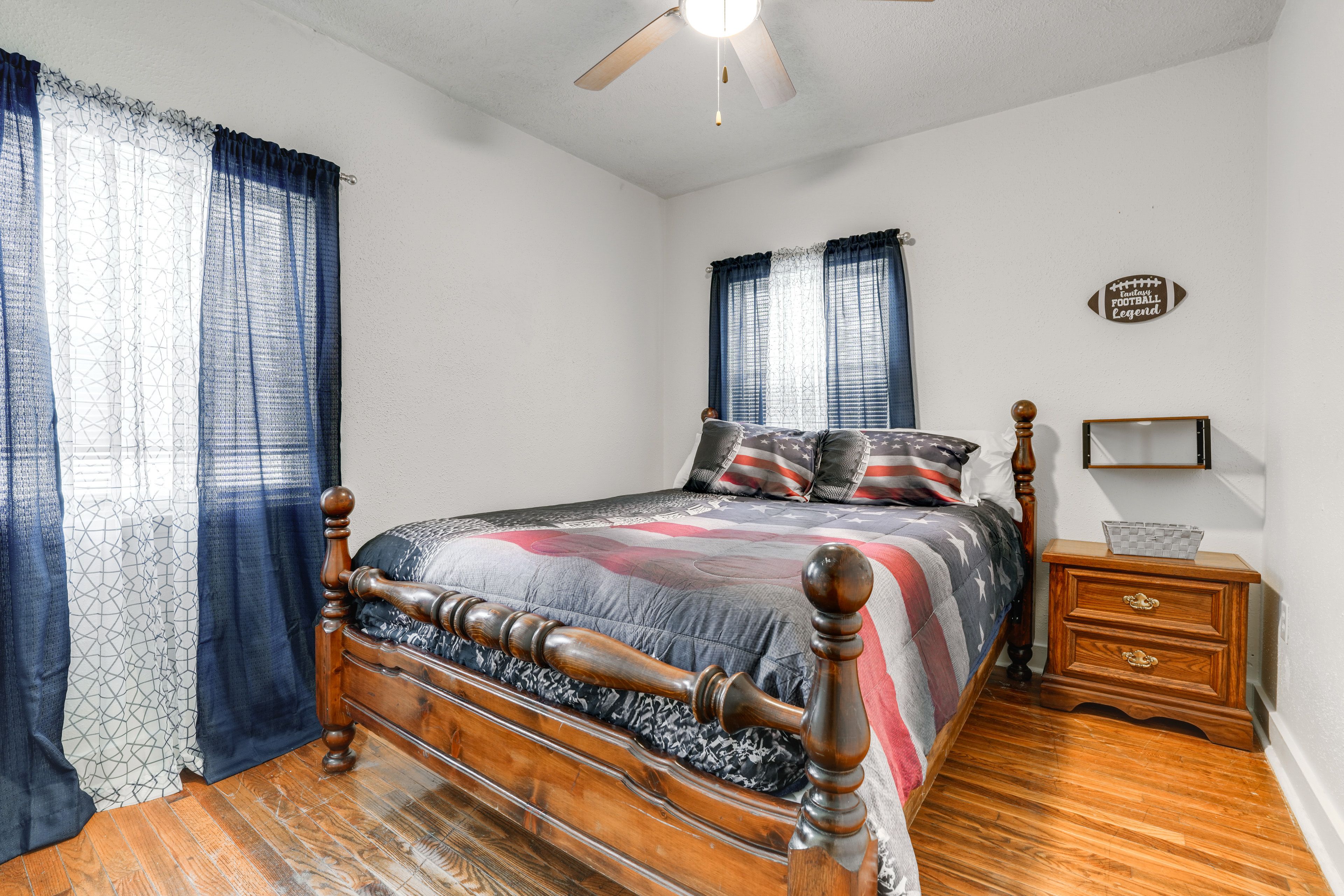 Bedroom 1 | Queen Bed | 1st Floor
