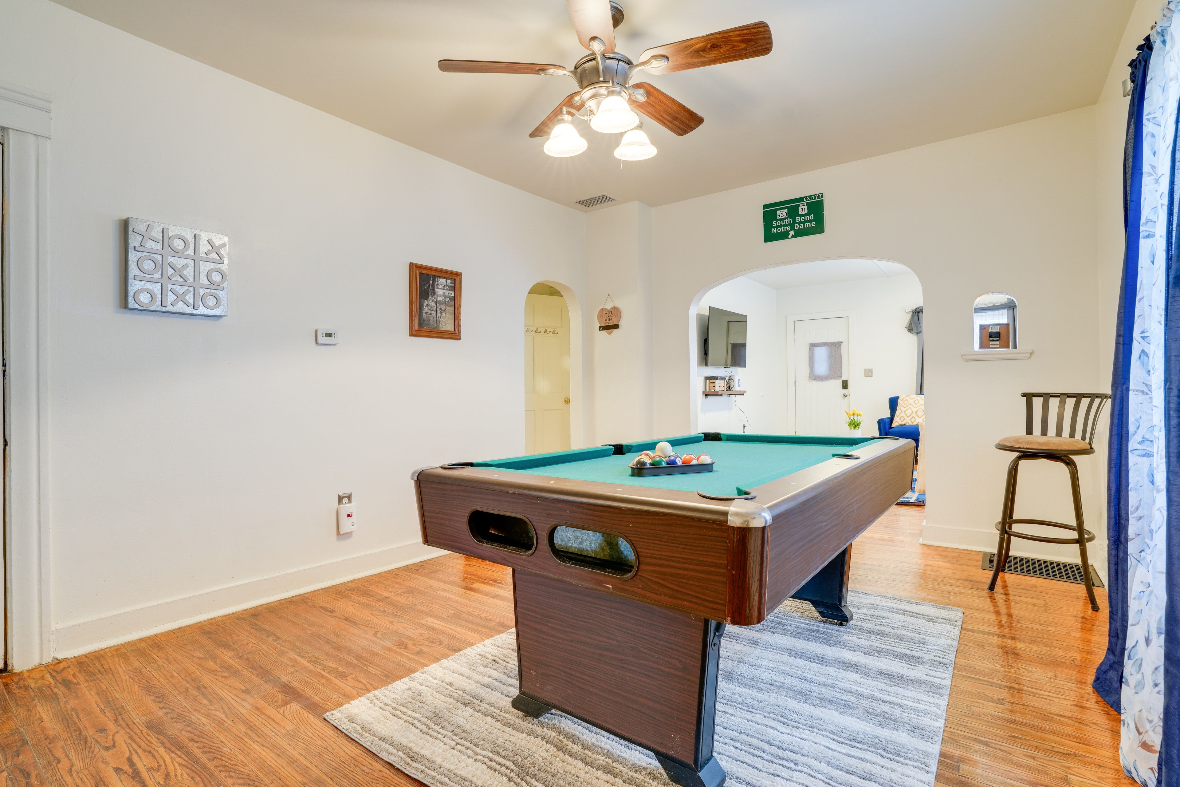 Adjoining Room | Pool Table | 1st Floor