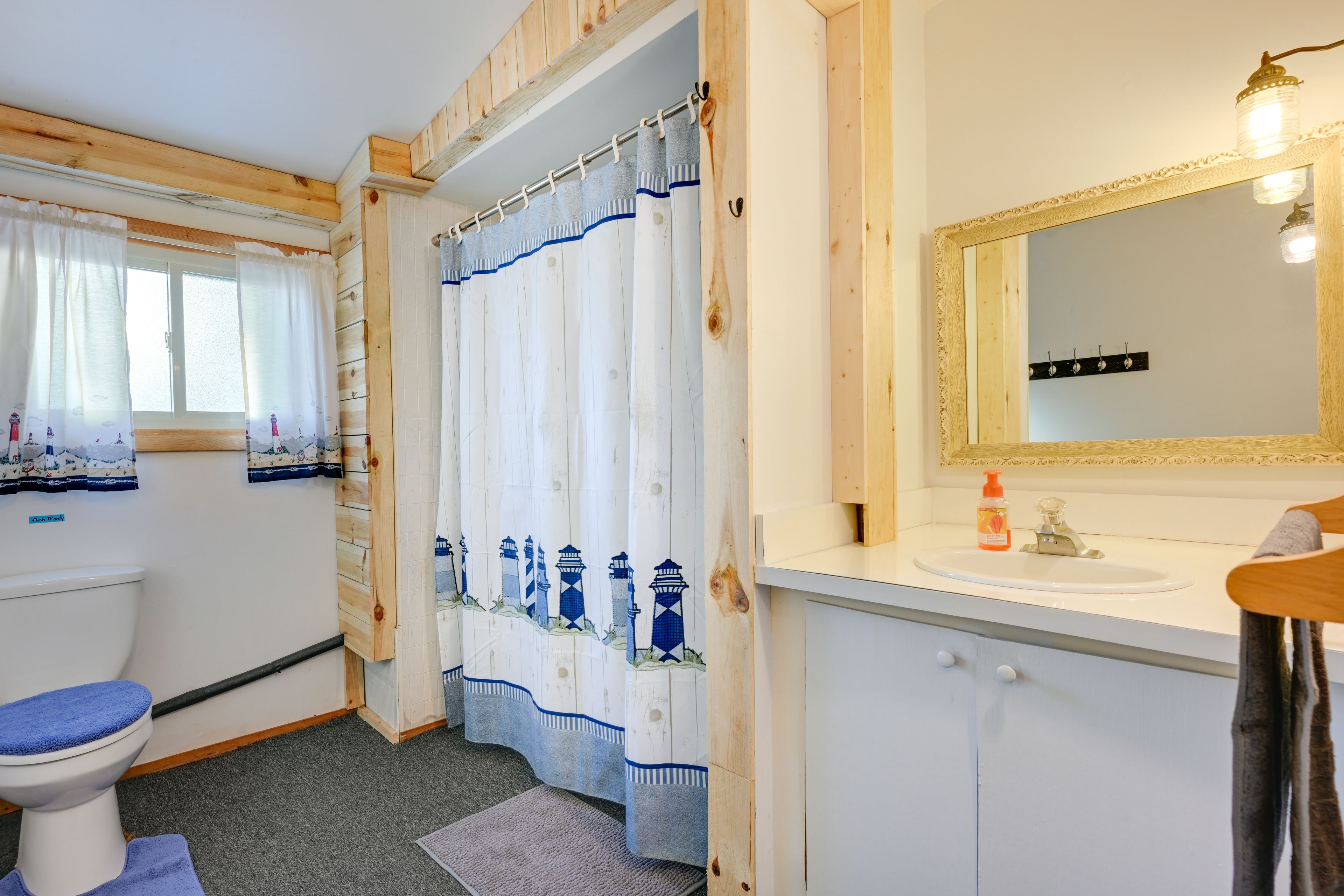 Full Bathroom | Complimentary Toiletries