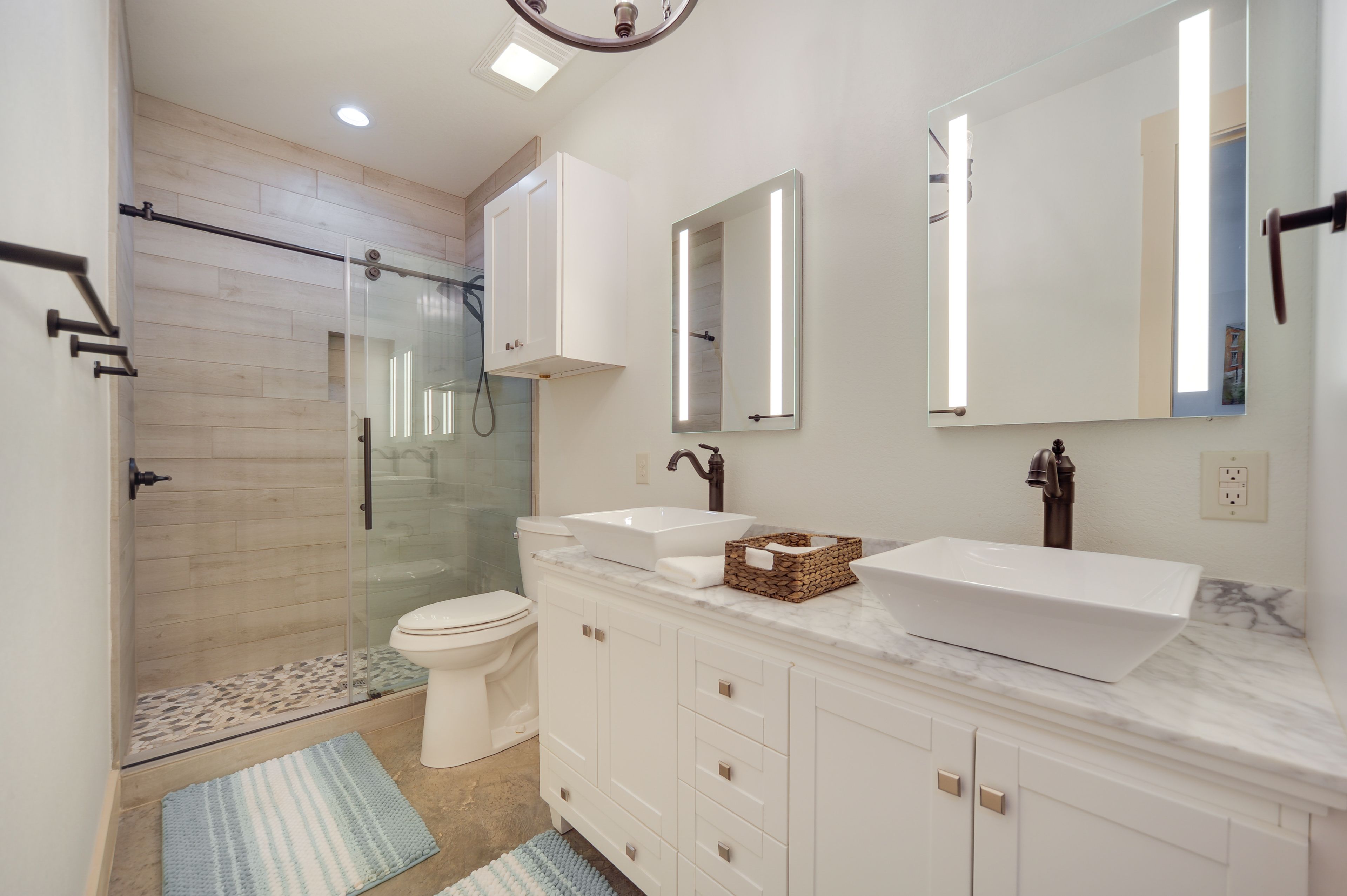 Bathroom | Complimentary Toiletries | Towels Provided