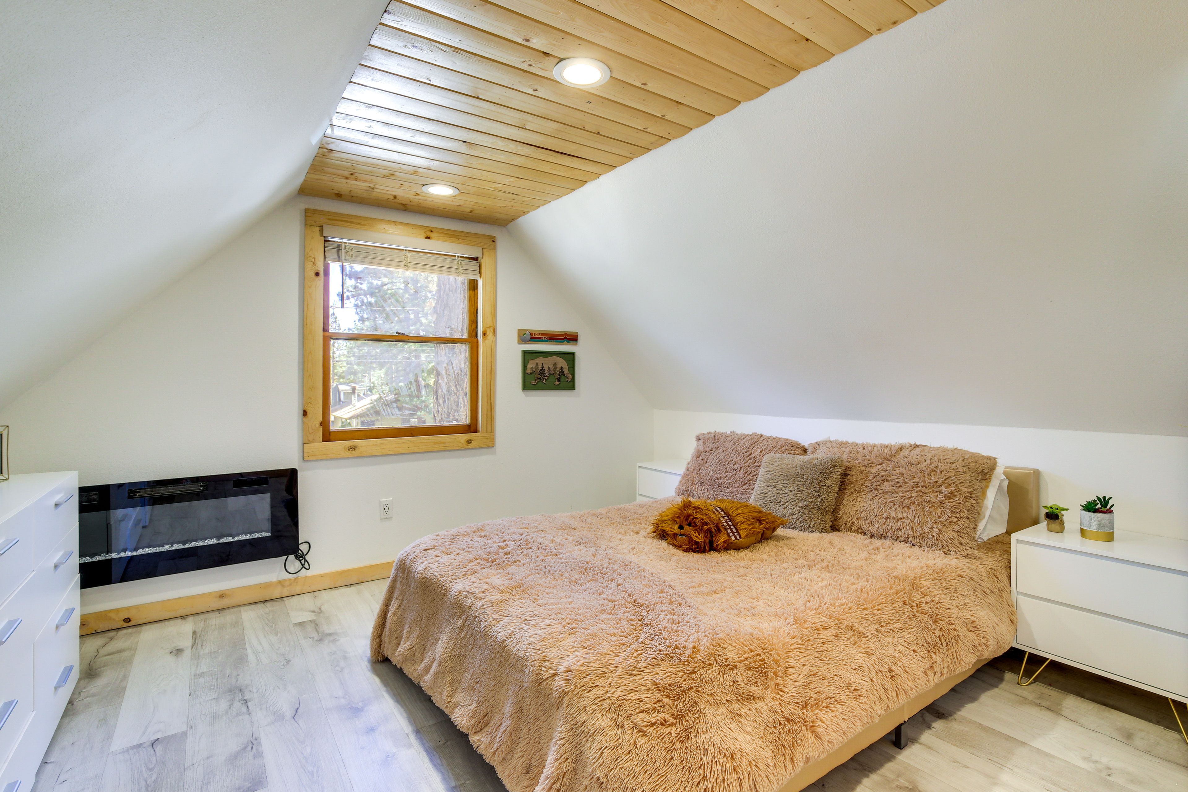 Bedroom 1 | California King Bed | Linens & Towels Provided