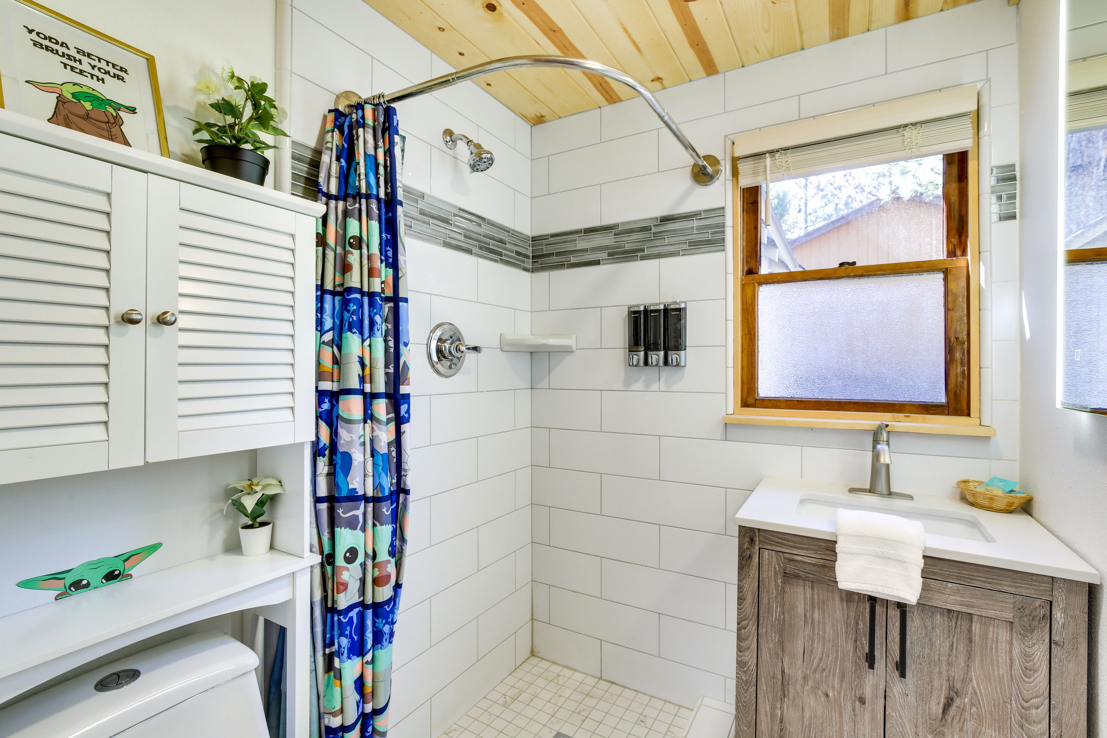 Full Bathroom | Complimentary Toiletries