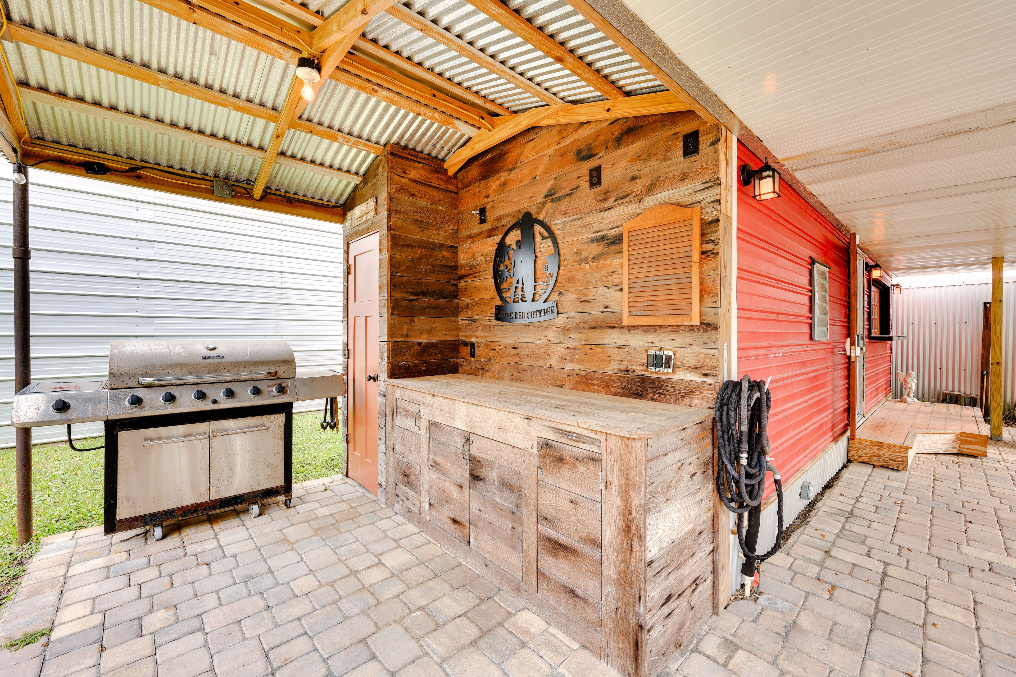 Studio Exterior | Gas Grill