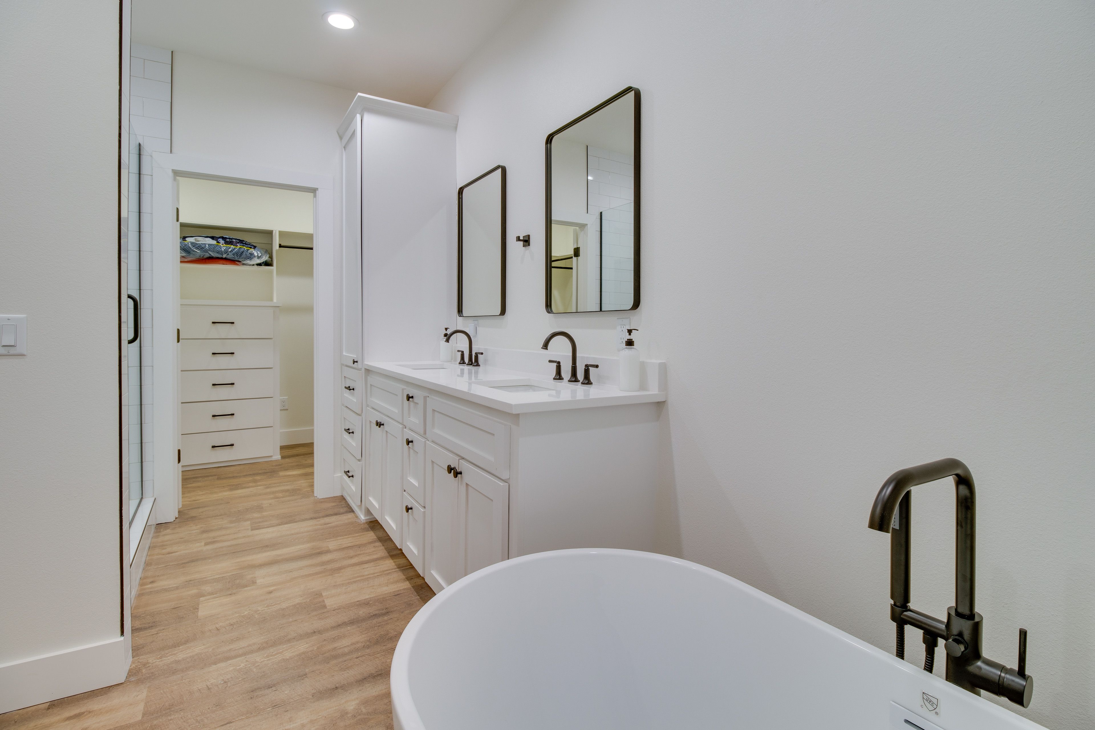 En-Suite Bathroom | 1st Floor | Walk-In Closet