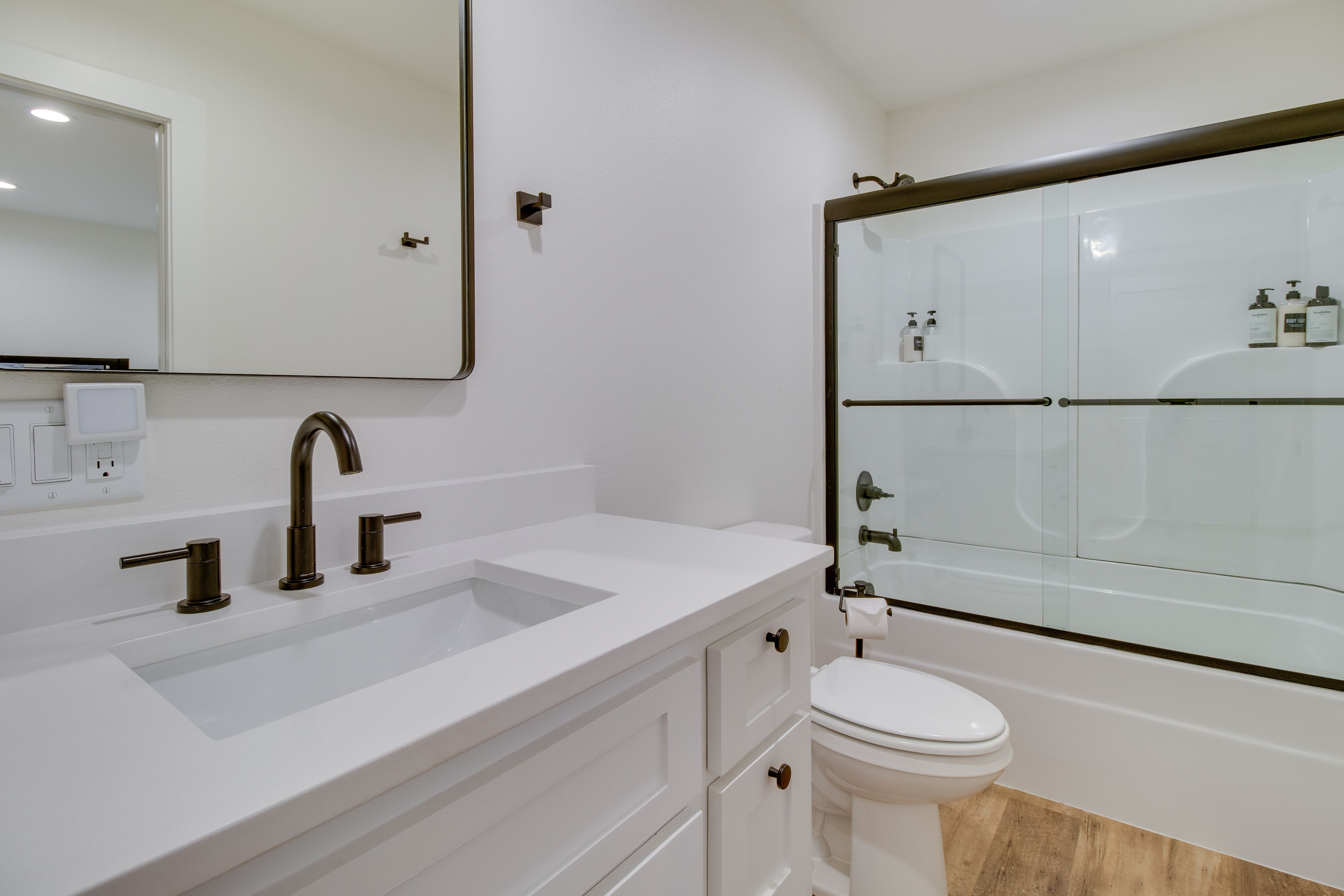 Full Bathroom | 2nd Floor