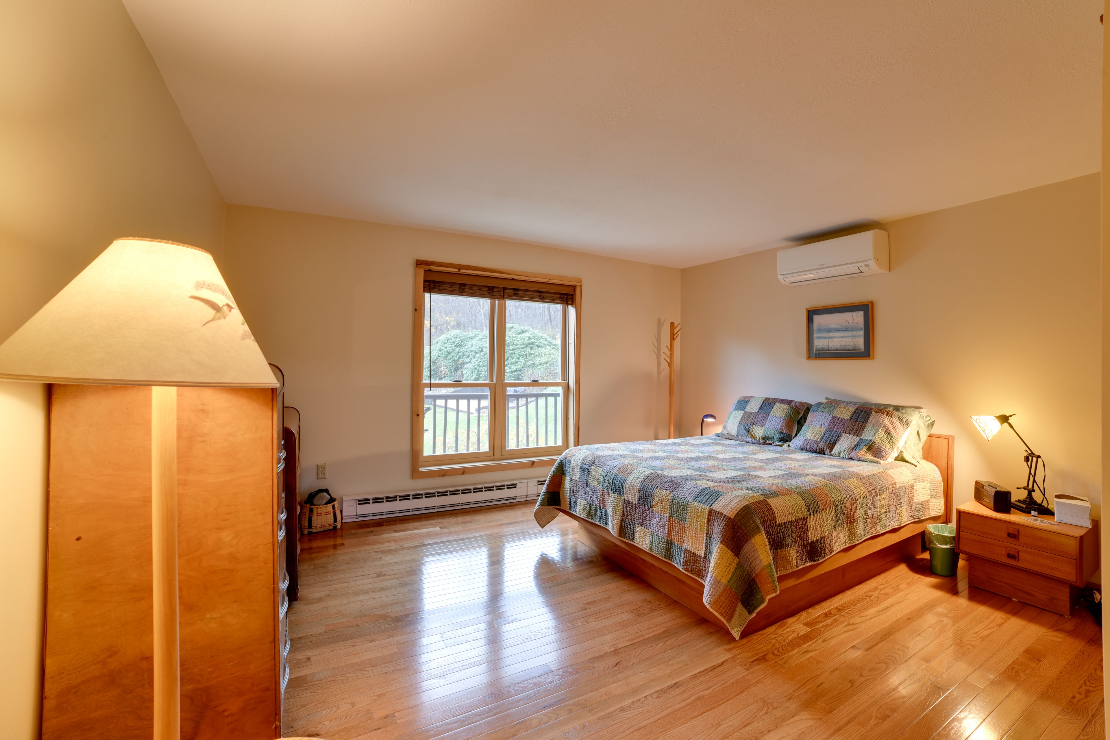 Bedroom 1 | Queen Bed | Top Floor