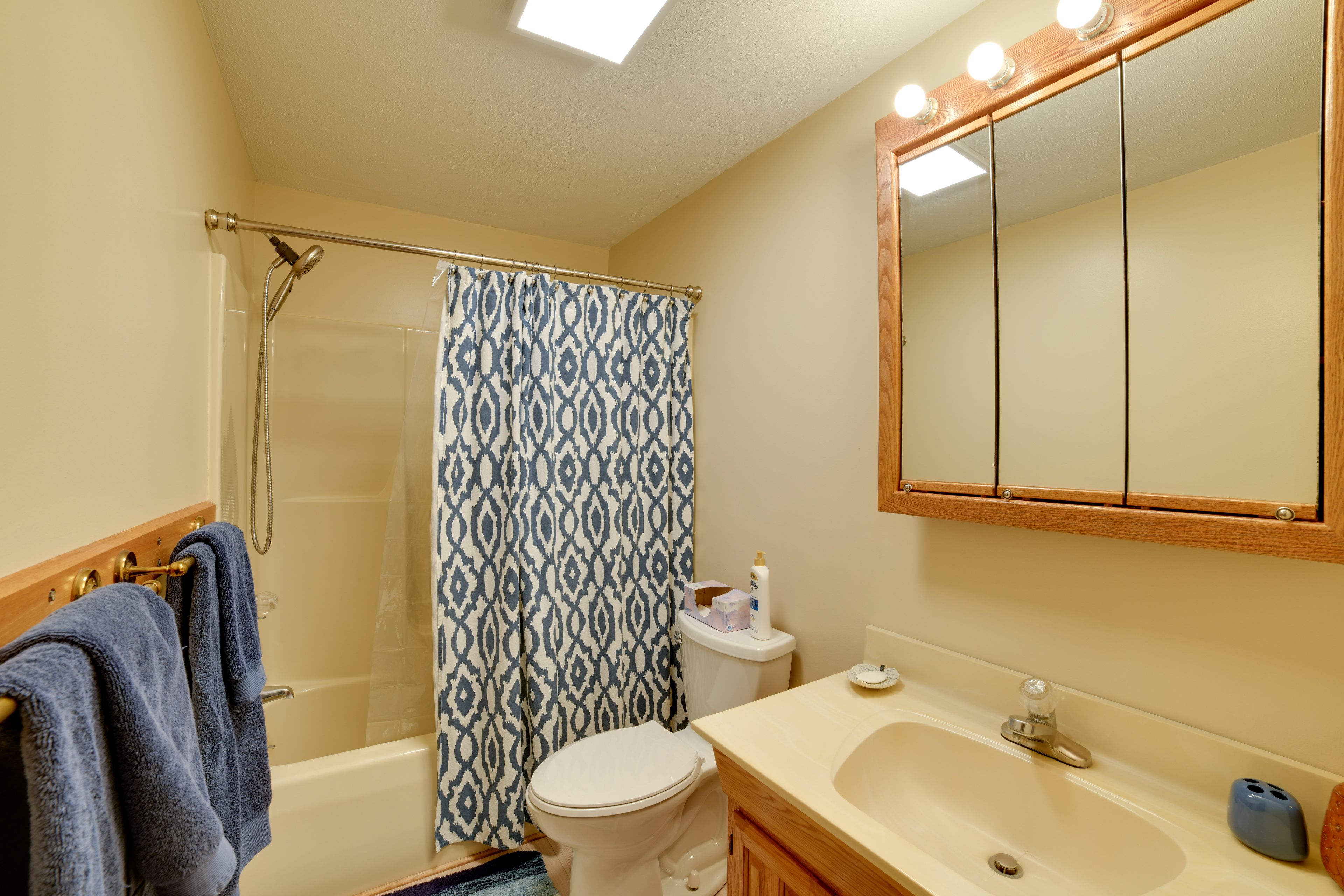 Full Bathroom