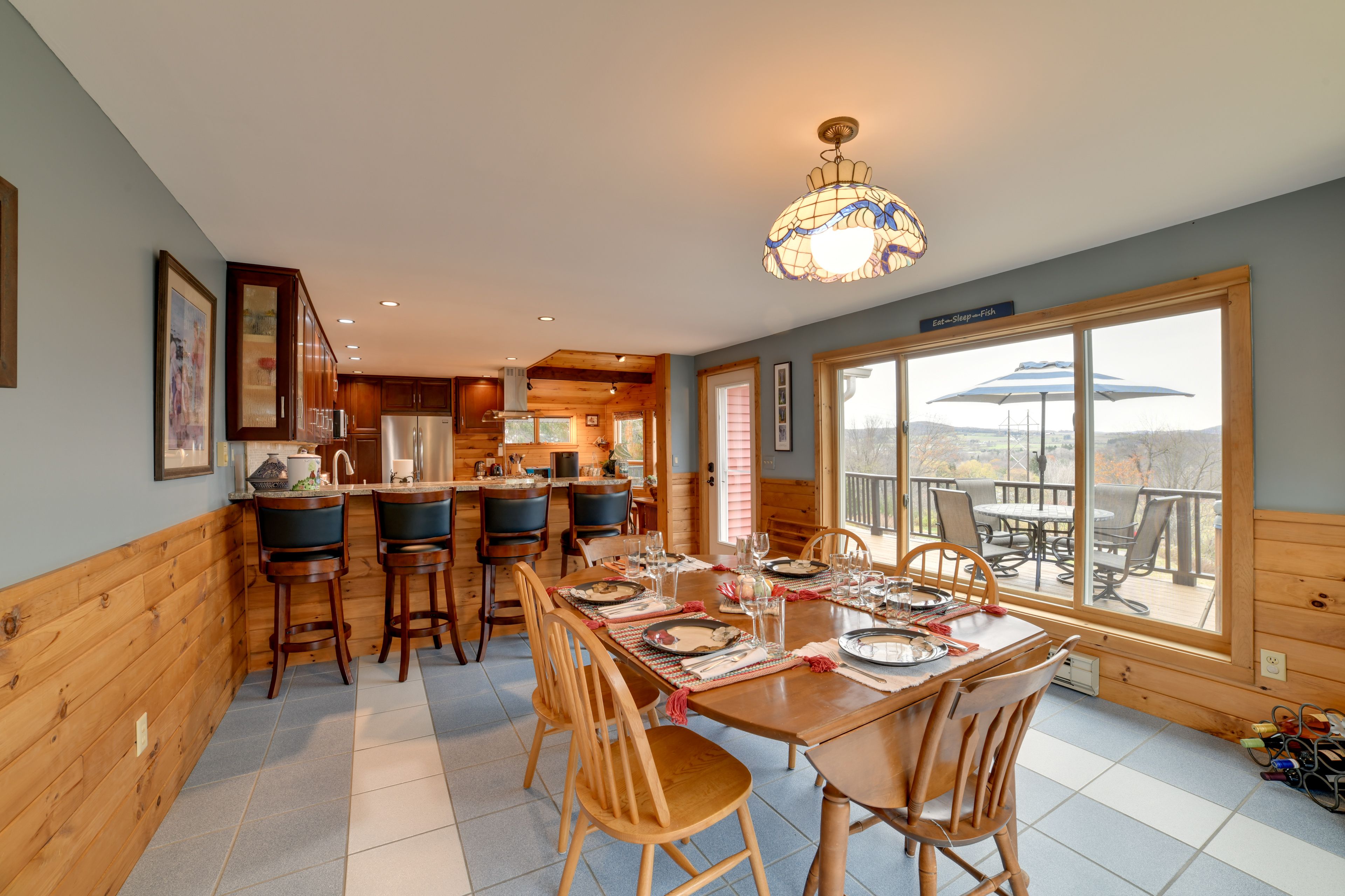 Dining Area | Dishware & Flatware Provided