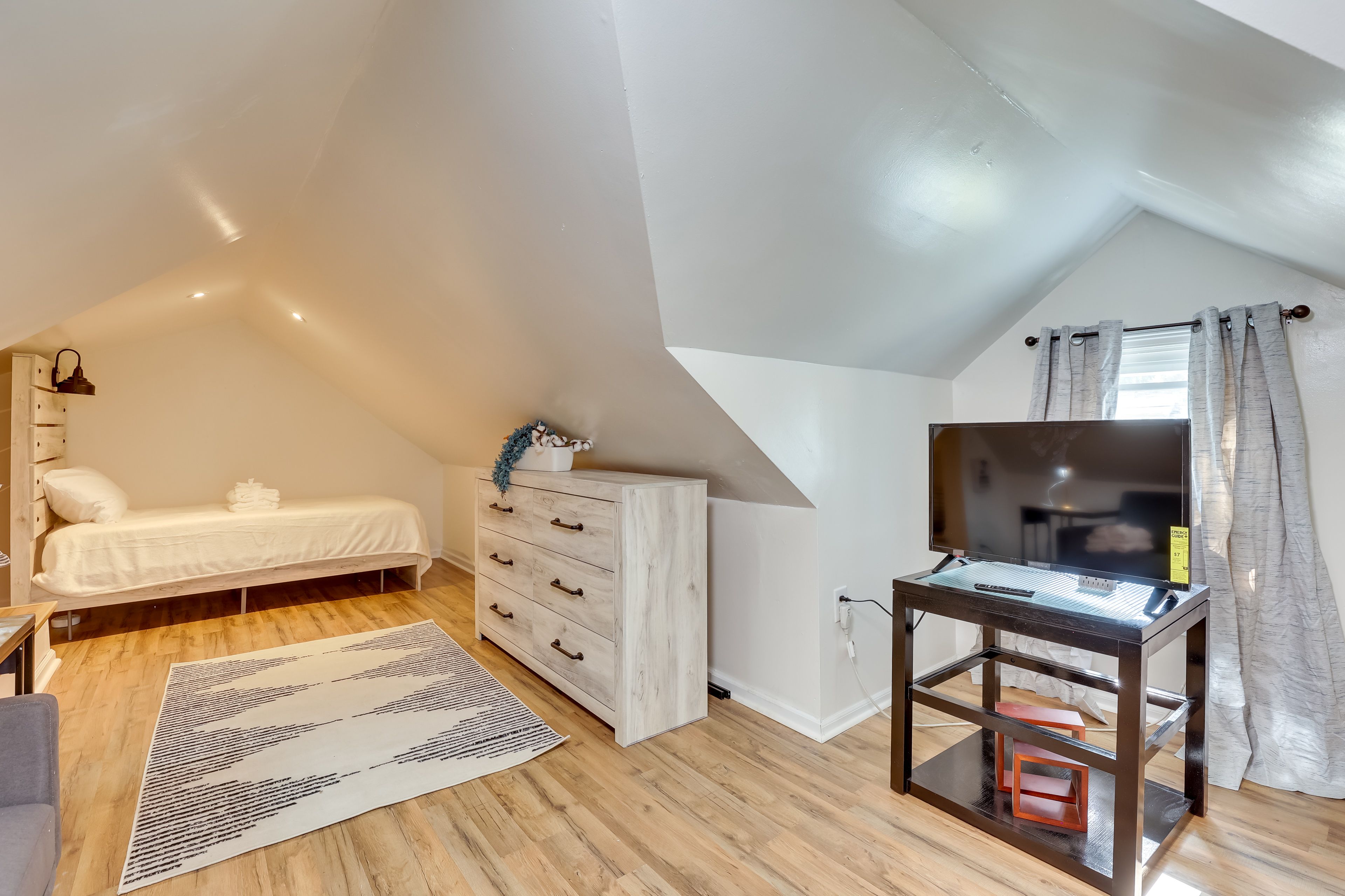Bedroom 2 (Loft) | Twin Bed | Full Futon