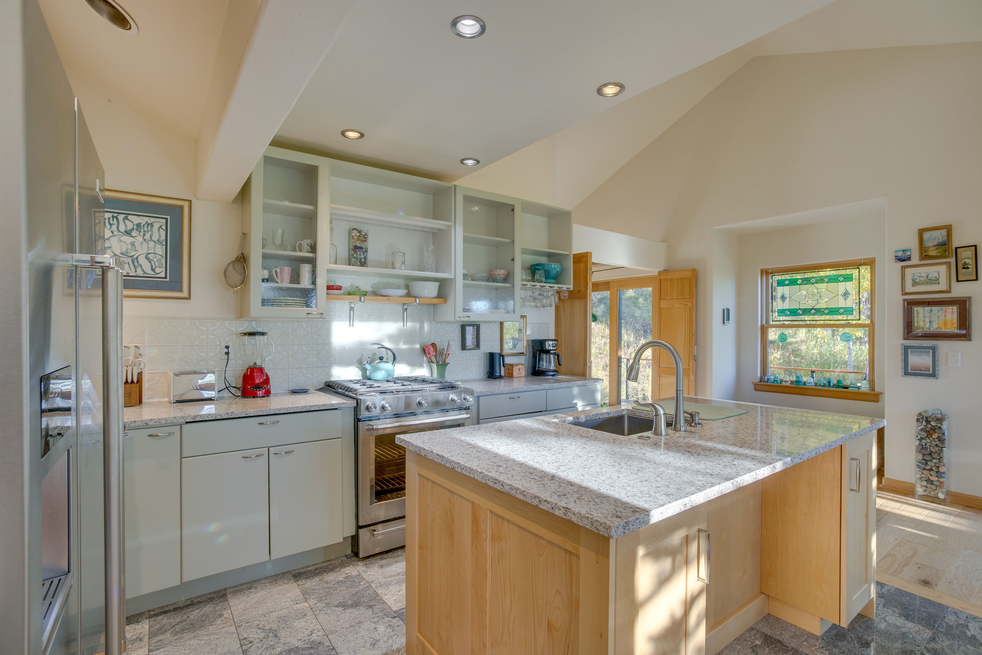 Kitchen | 2nd Floor | Dishwasher | Cooking Basics | Coffee Maker | Blender