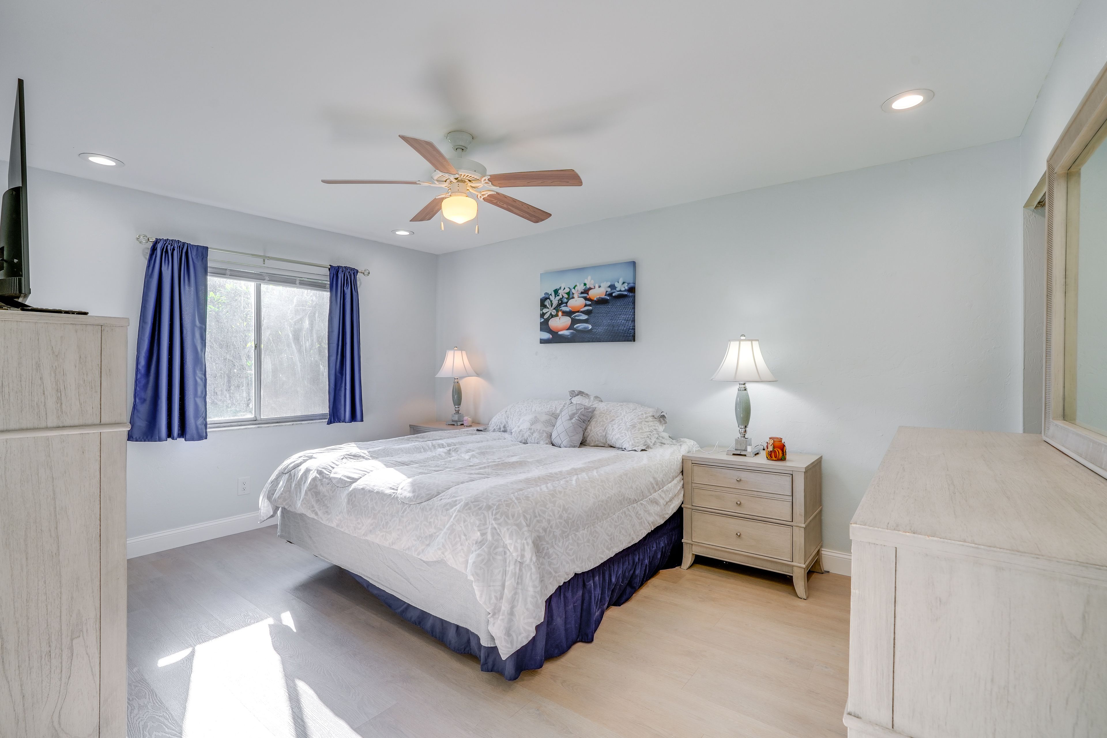 Bedroom 1 | King Bed | Linens Provided