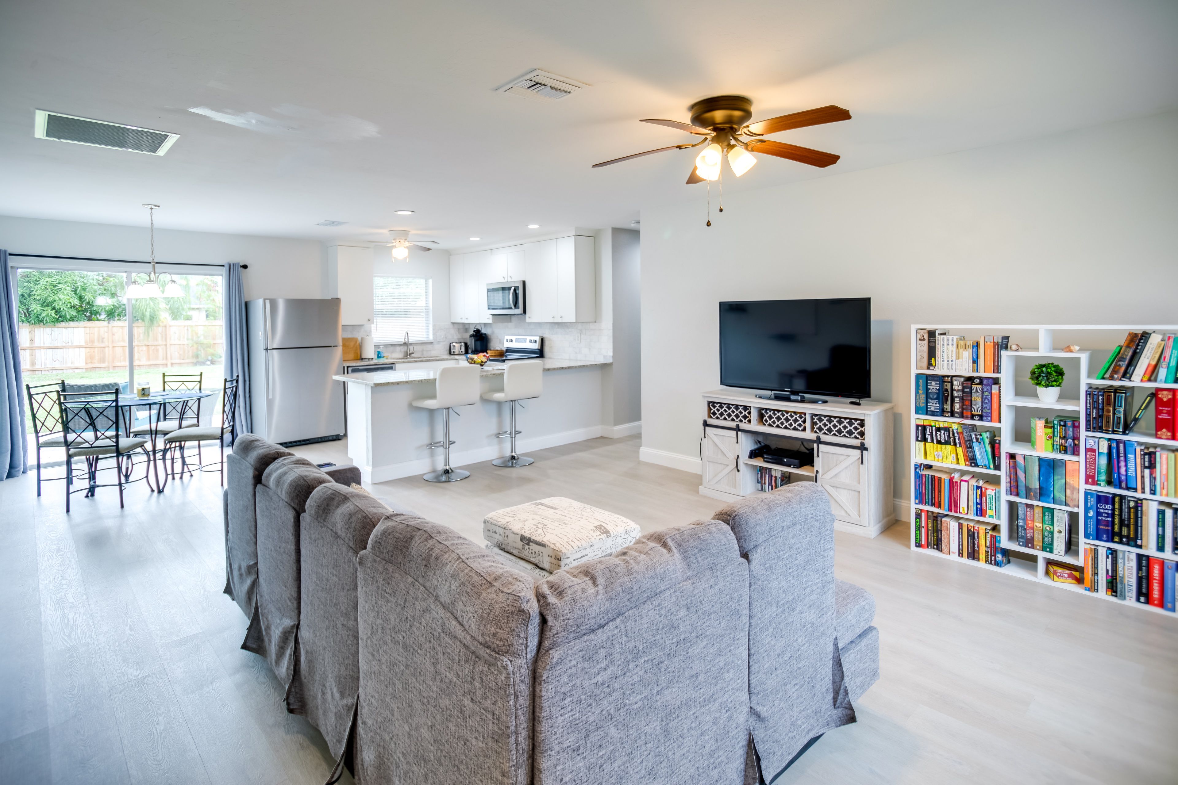Fort Myers Vacation Rental | 2BR | 1BA | 1,008 Sq Ft | 1 Step to Access