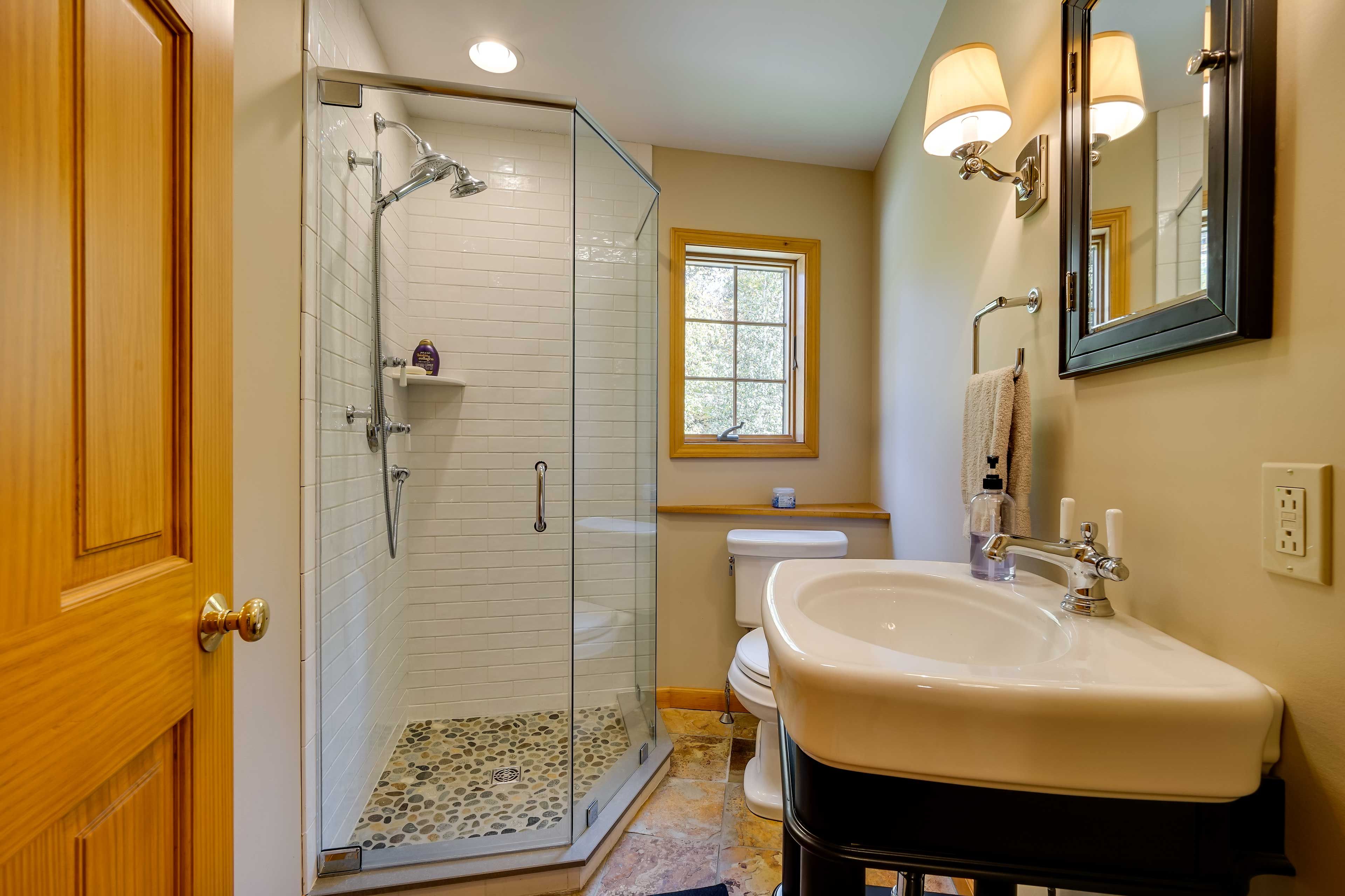Full Bathroom | 1st Floor