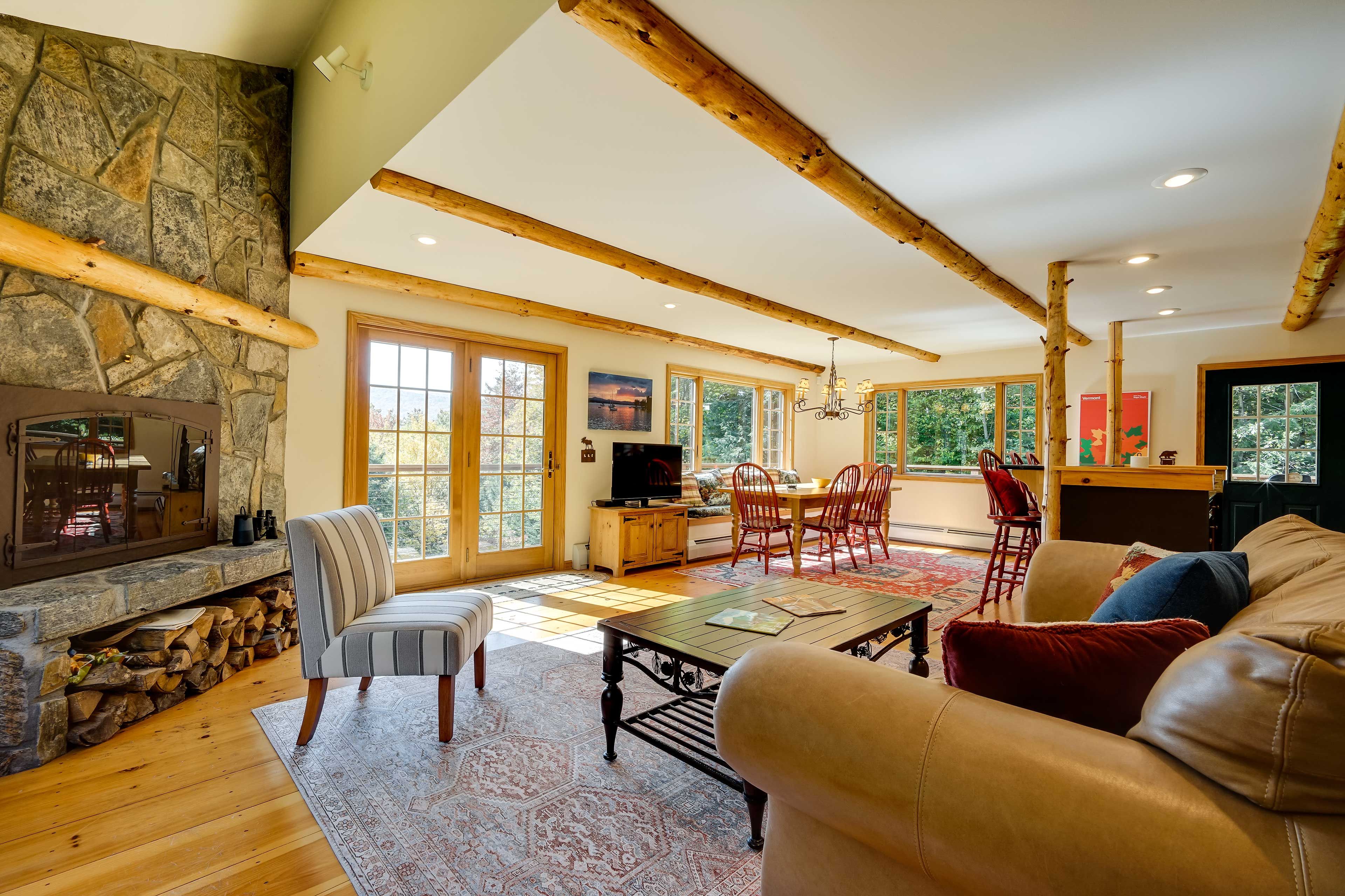 Living Room | 2-Story House | In-Unit Laundry | 6 Mi to Stratton Mountain Resort