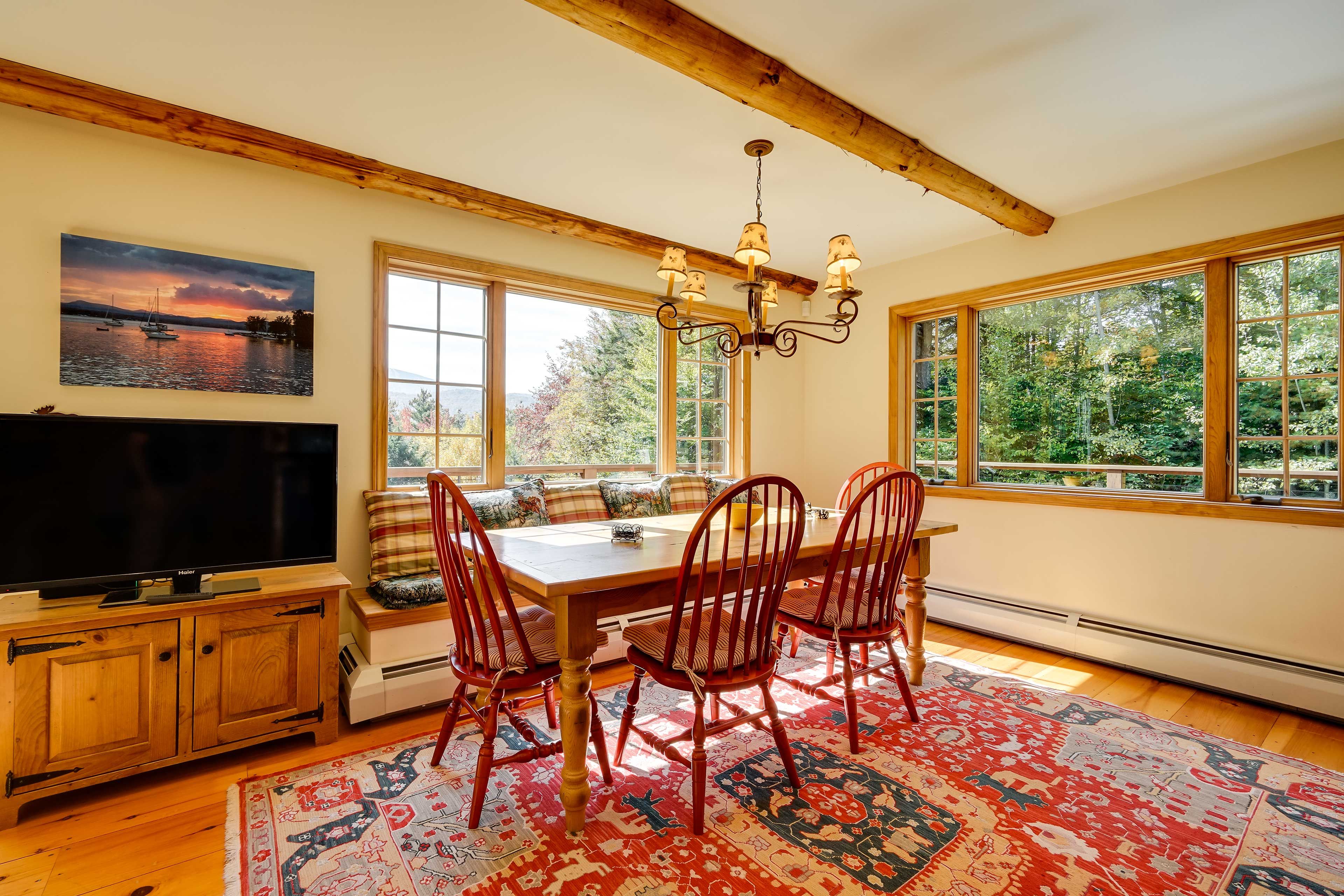 Dining Area | Dishware & Flatware Provided