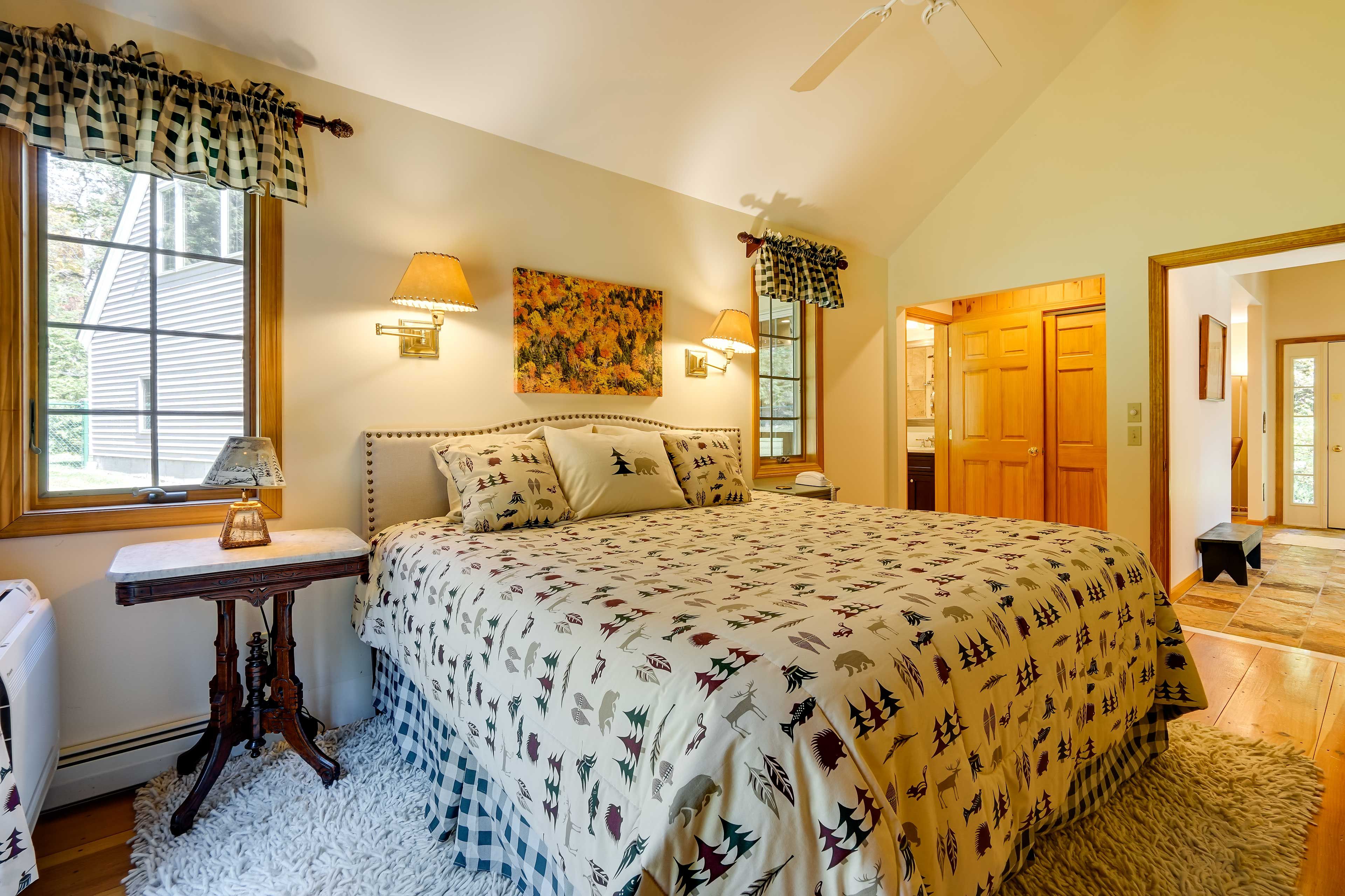 Bedroom 1 | 1st Floor | King Bed | Linens Provided