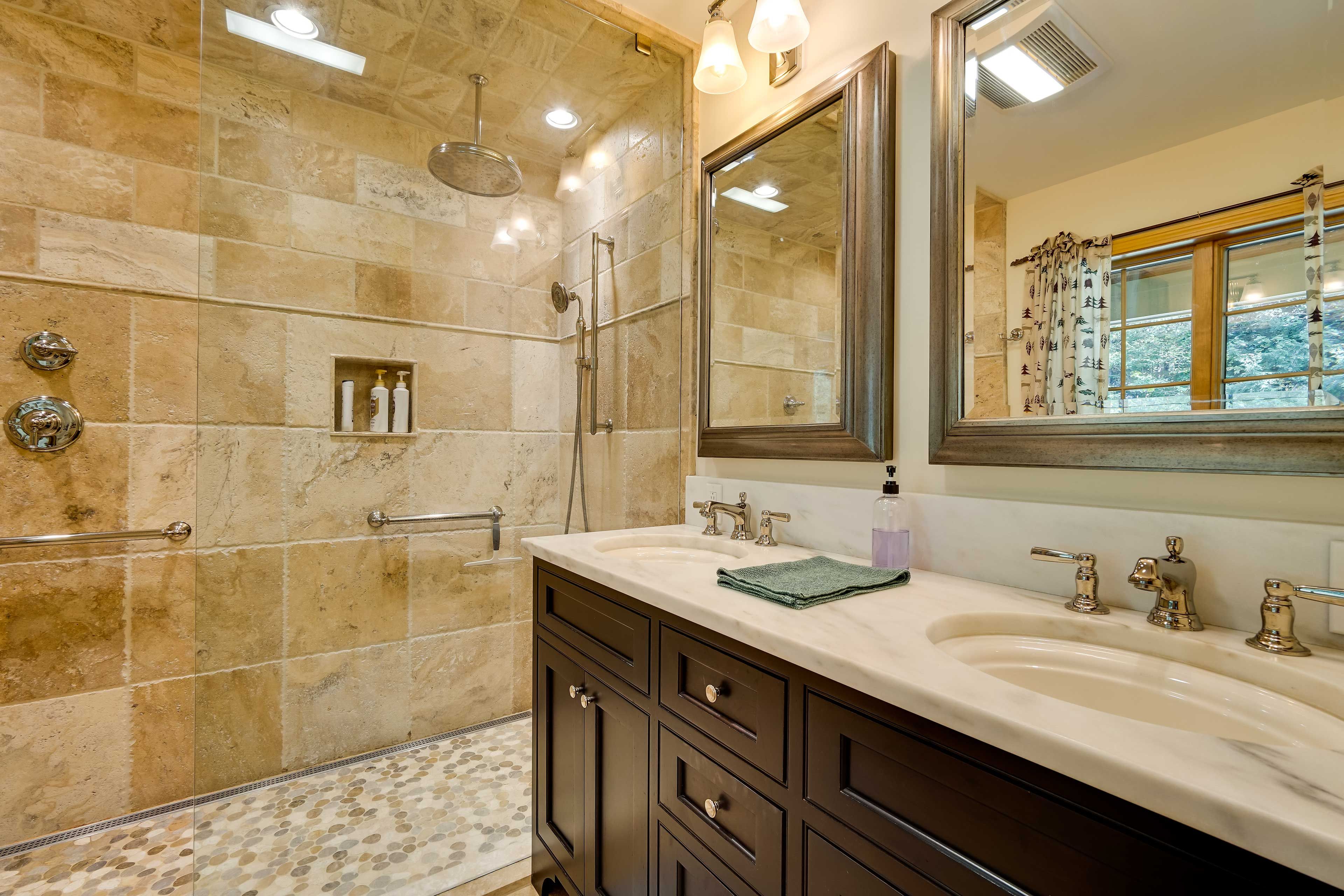 En-Suite Bathroom | Complimentary Toiletries