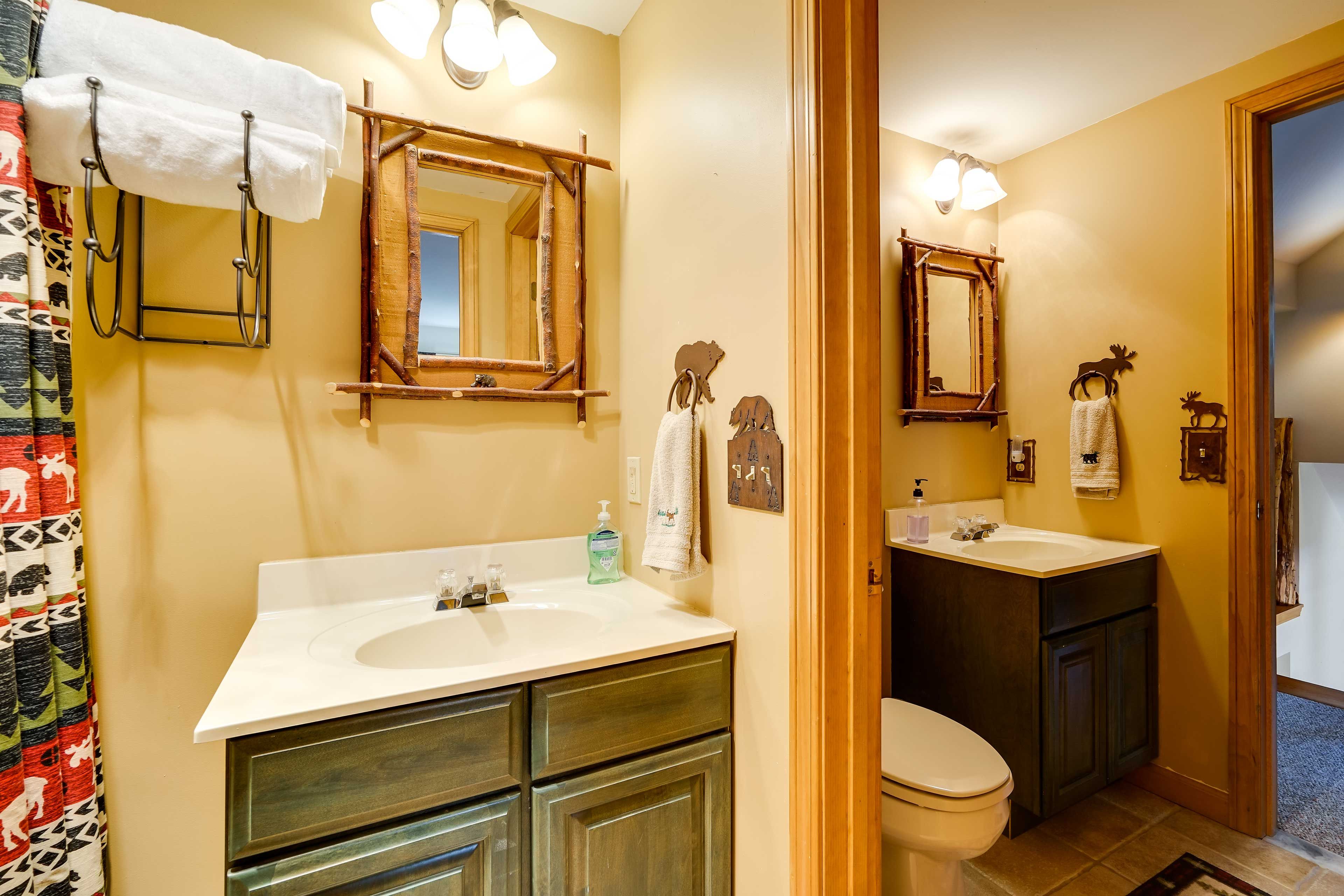 En-Suite Bathroom | Towels Provided