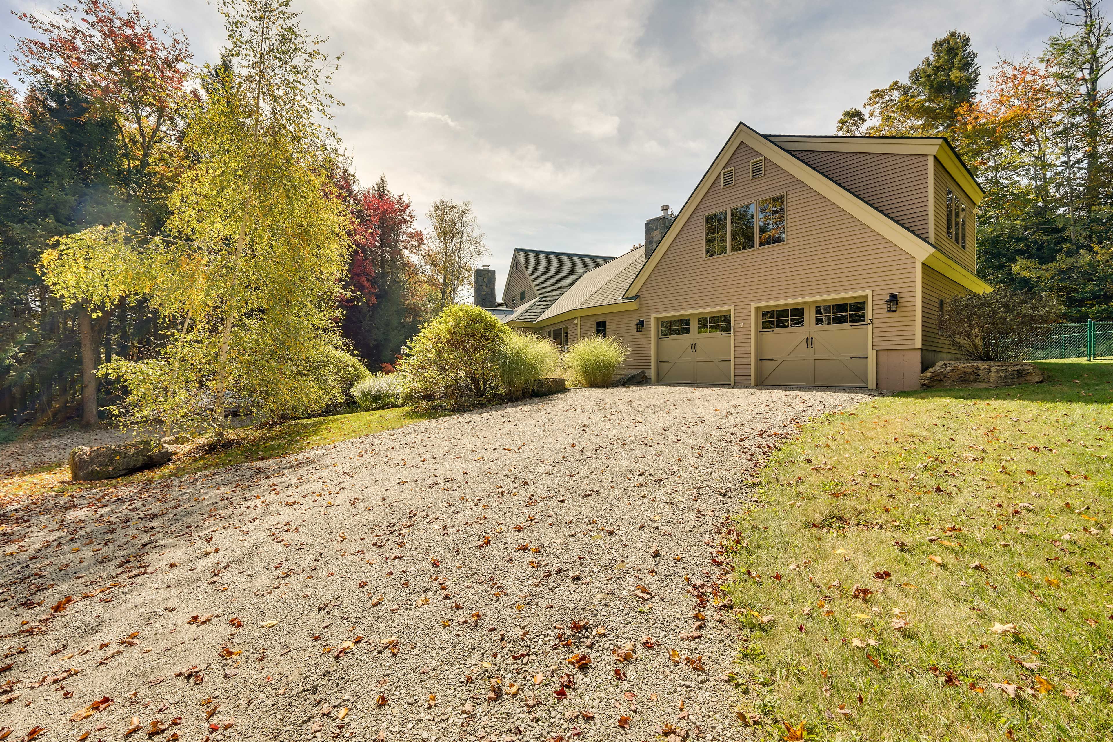 Parking | Heated Garage (2 Vehicles) | Driveway (4 Vehicles)