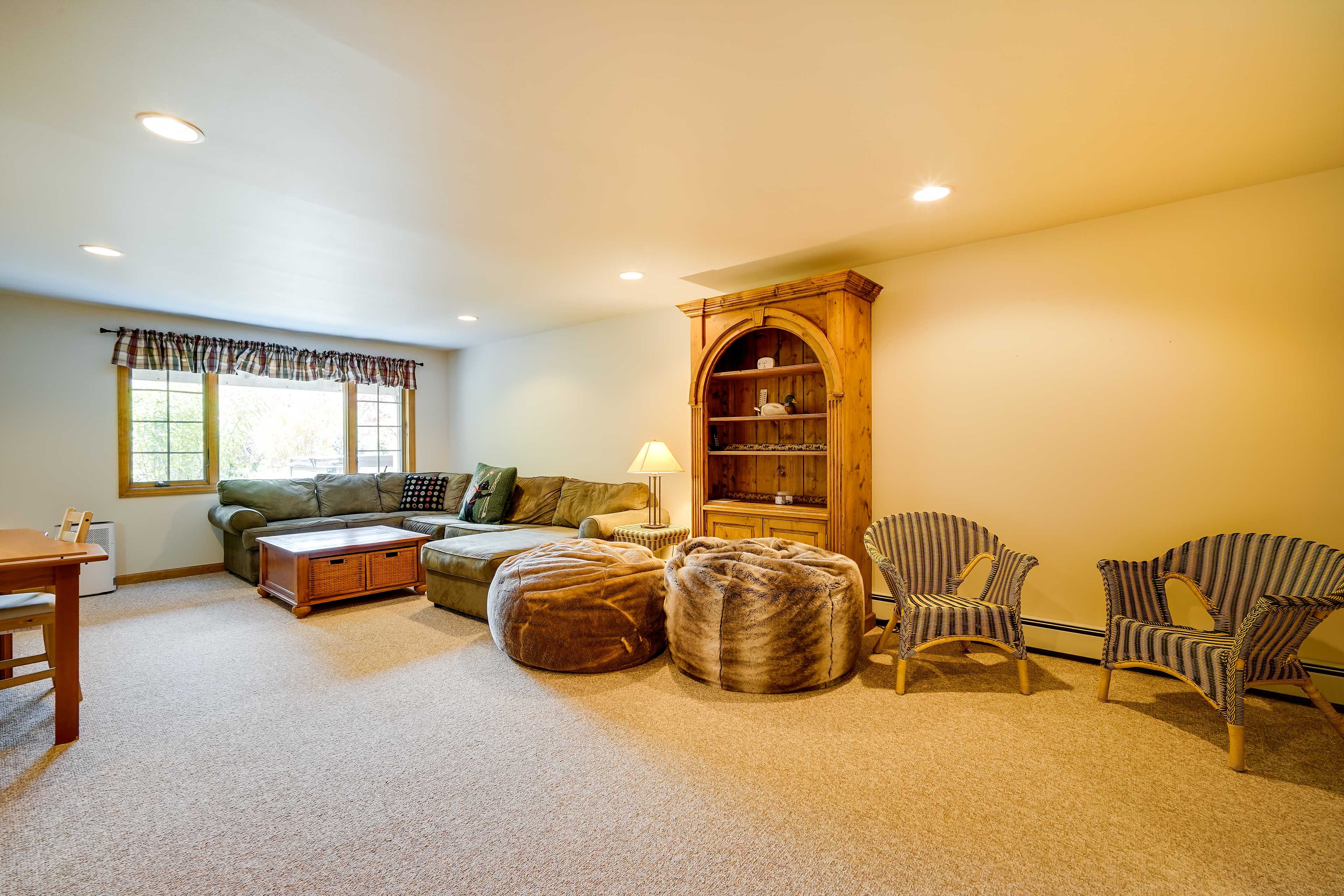 Den | Basement Level | Smart TV