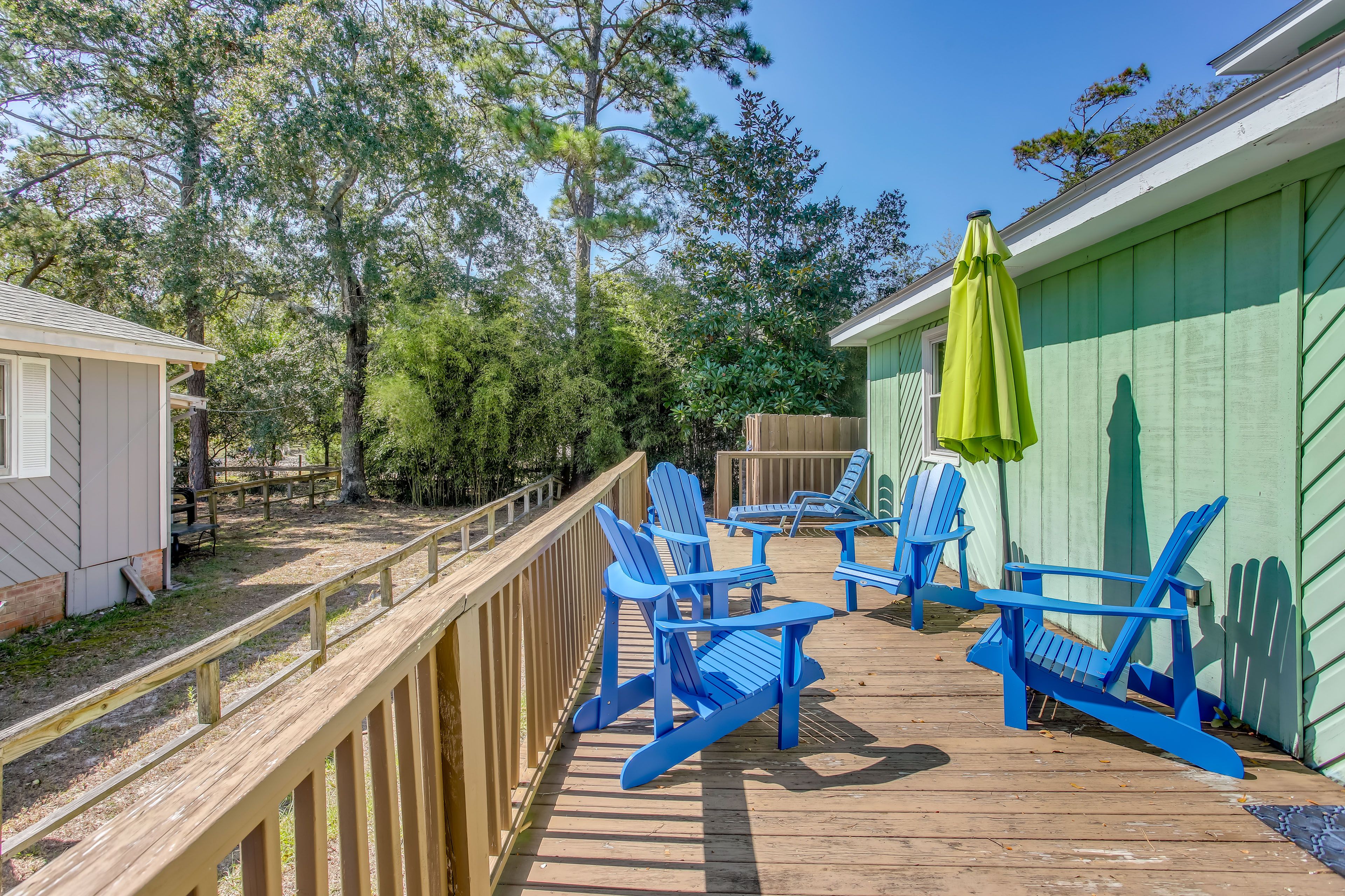 Deck | 2 Charcoal Grills