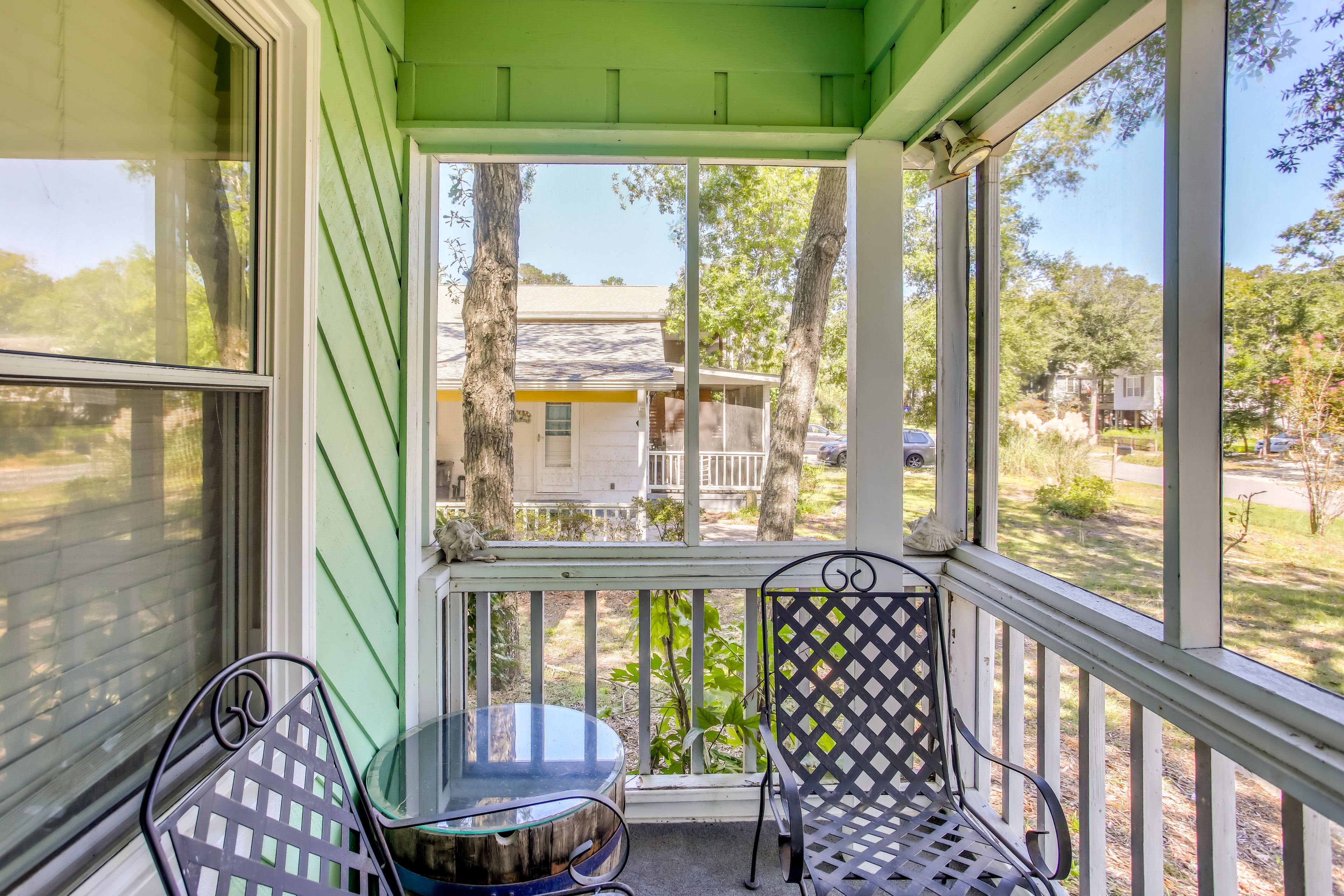 Screened-In Porch | Outdoor Seating