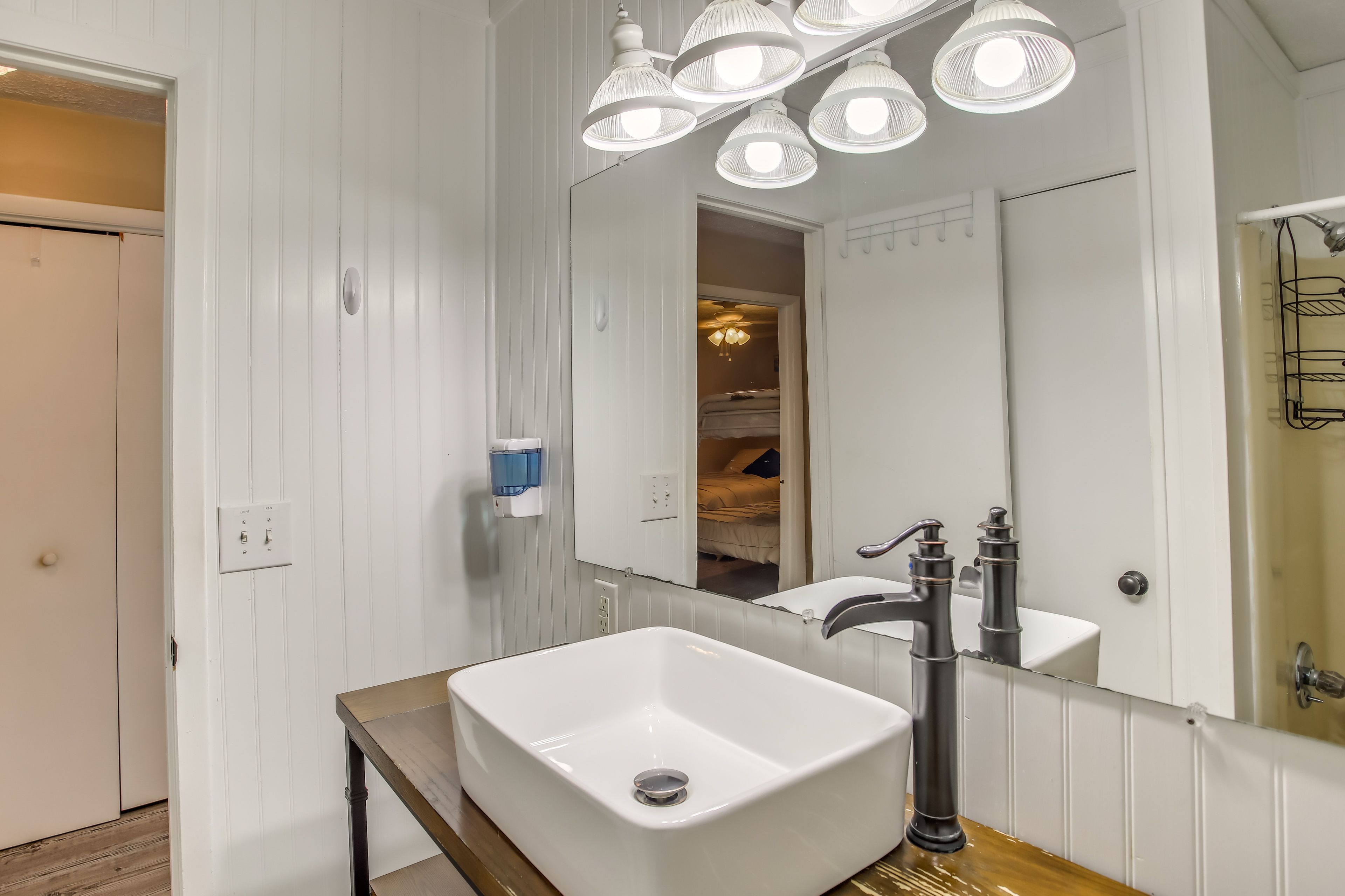 Full Bathroom | Shower/Tub Combo | Towels Provided | Hair Dryer