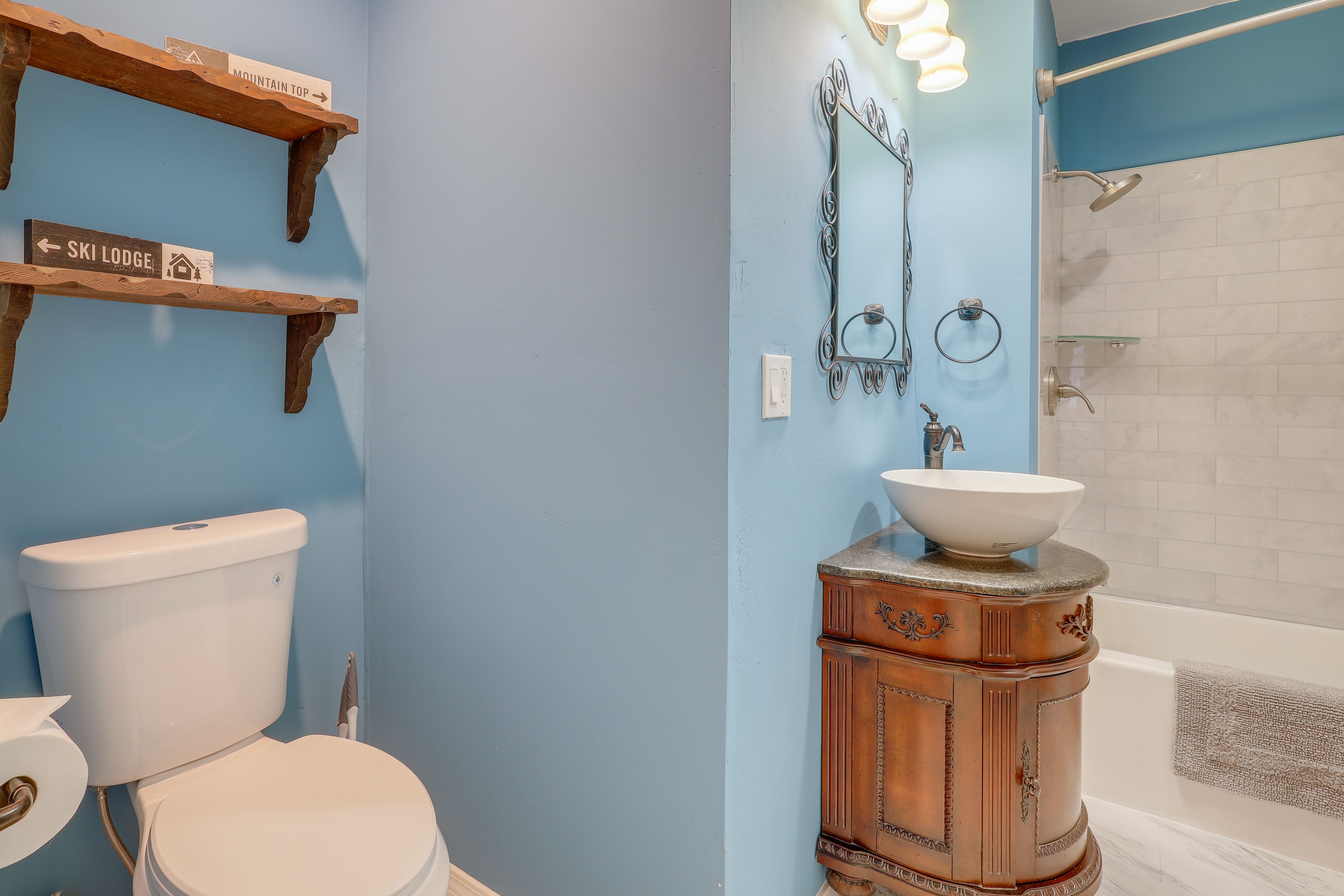 Full Bathroom | Shower/Tub Combo