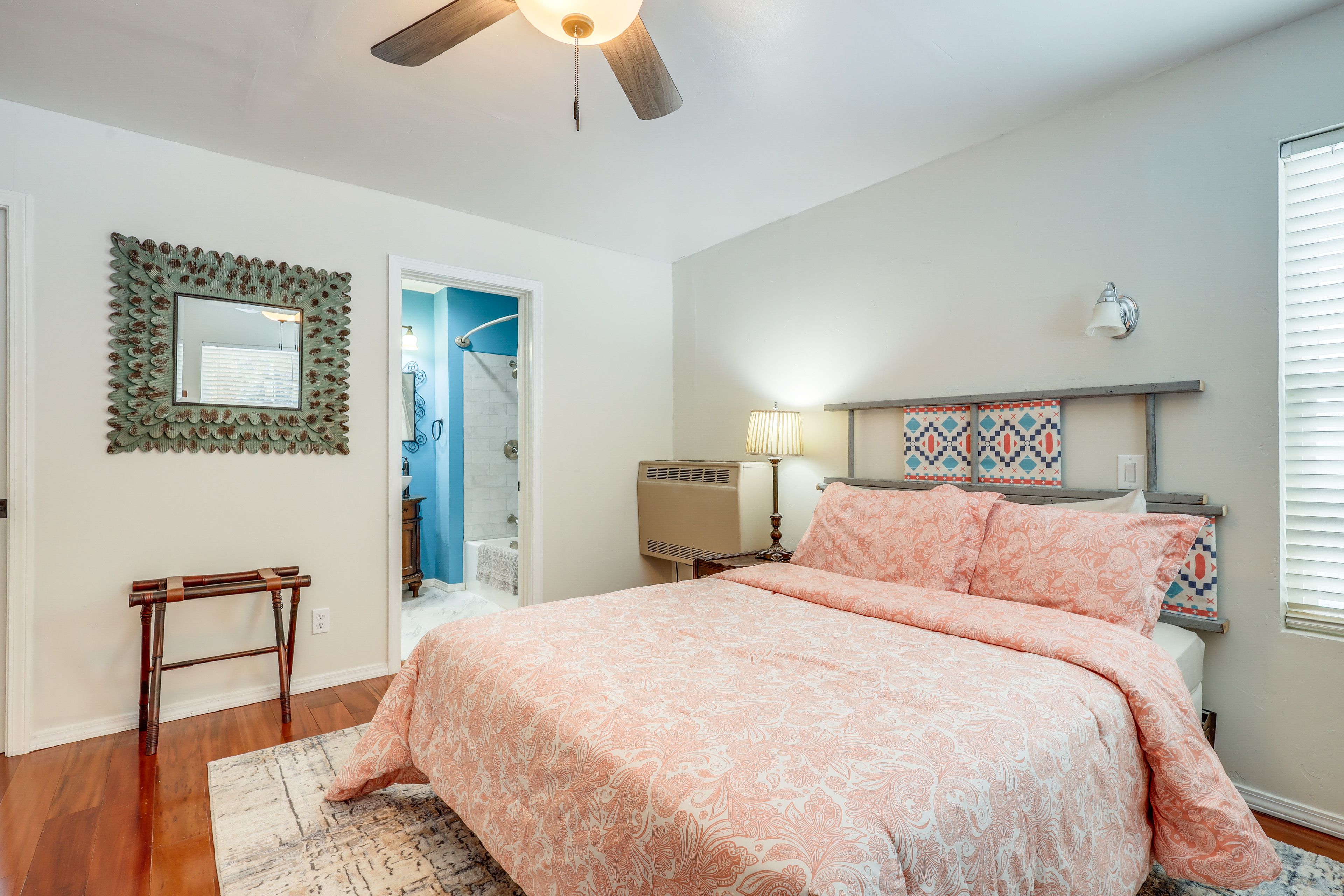 Bedroom 1 | Queen Bed | 1st Floor
