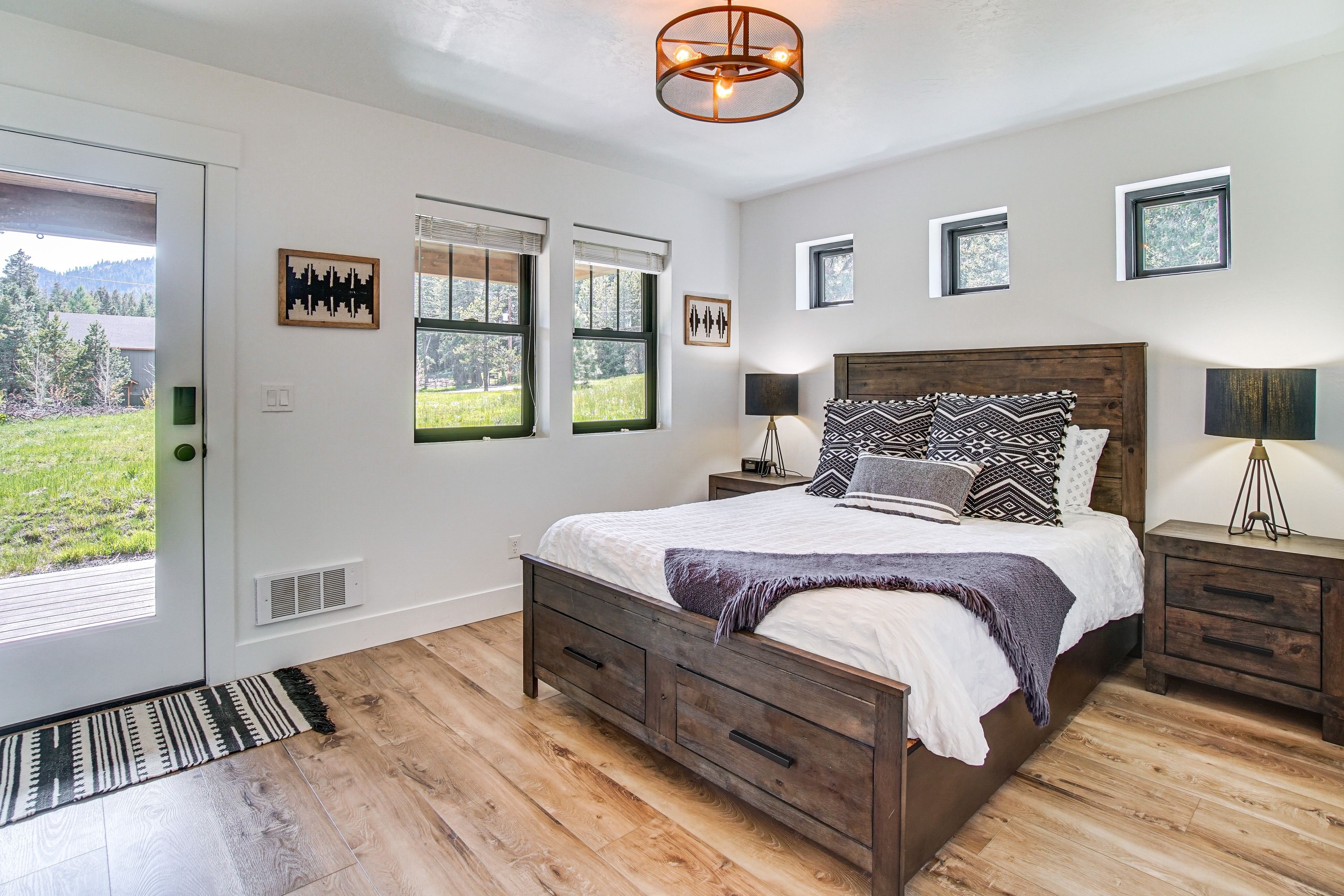 Bedroom 1 | Queen Bed | 1st Floor