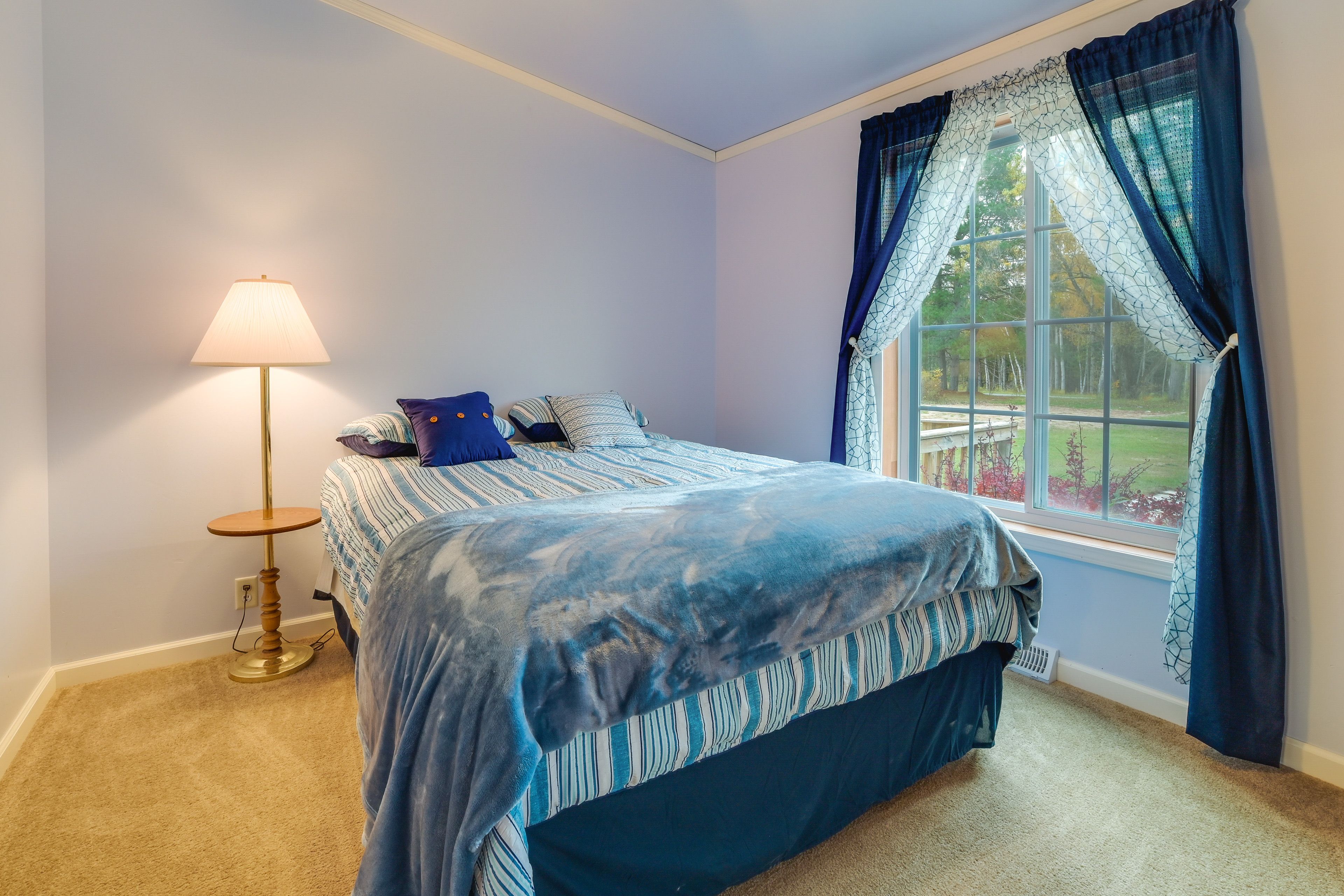 Bedroom 2 | Queen Bed