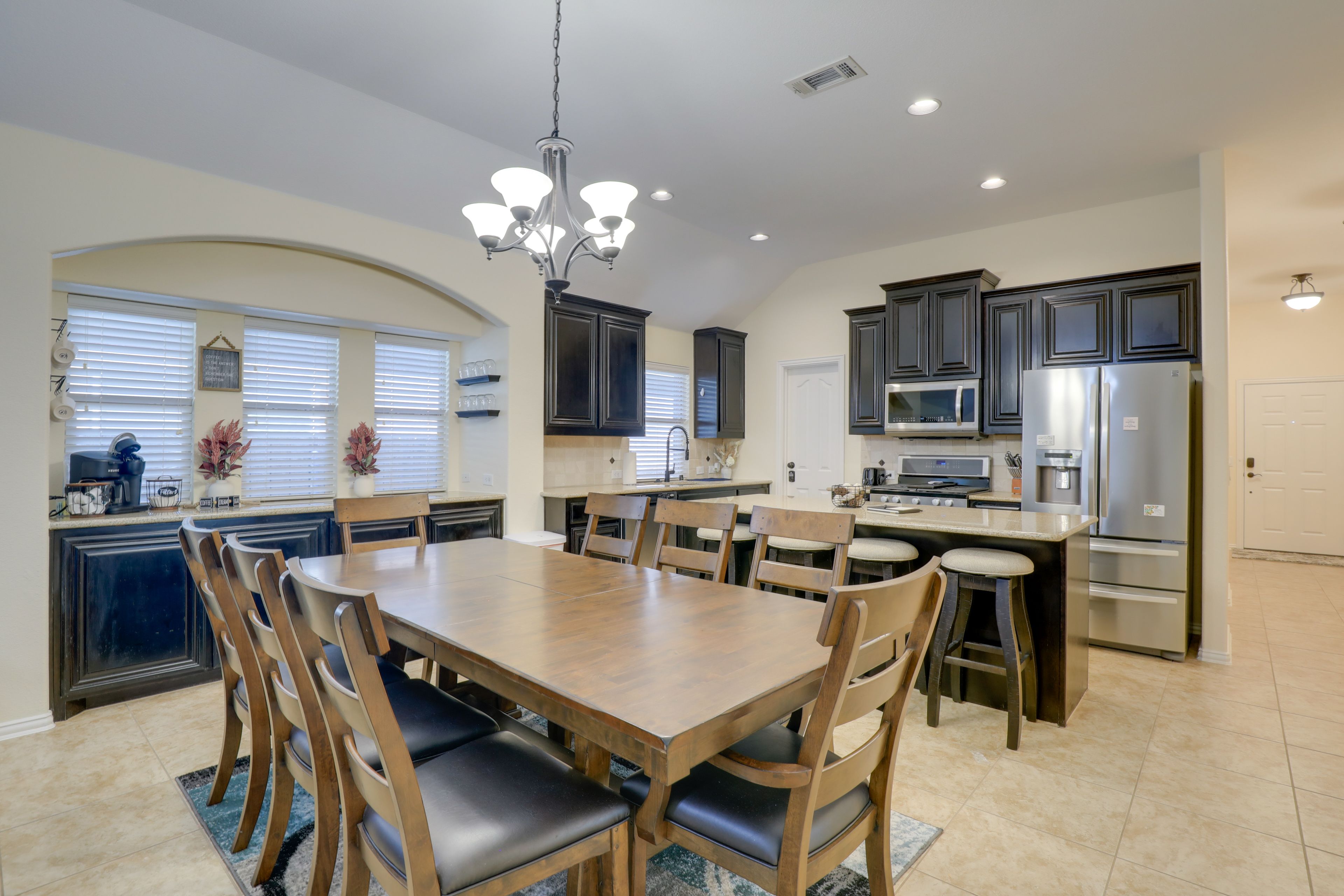 Dining Area | Dishware & Flatware Provided