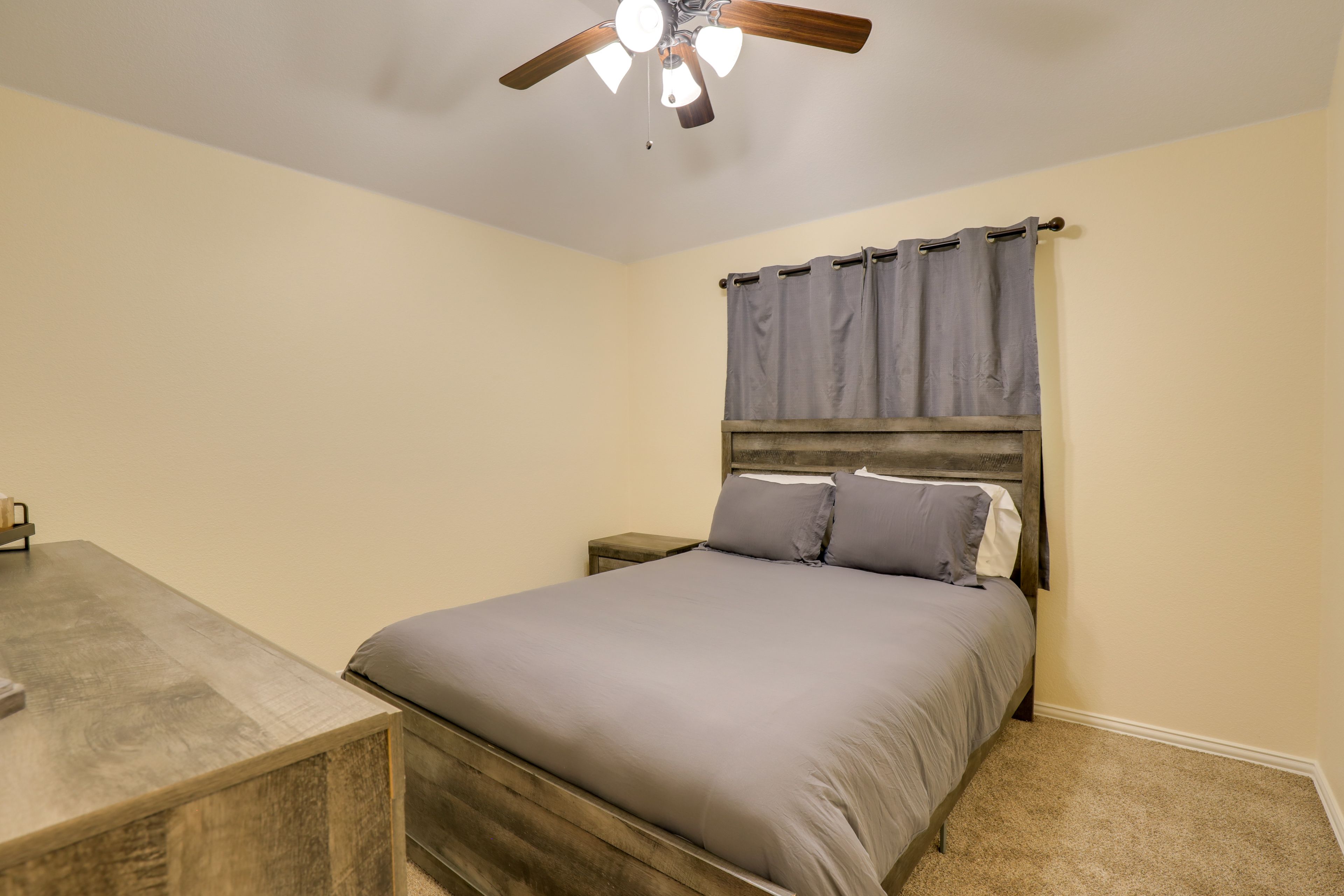 Bedroom 2 | King Bed