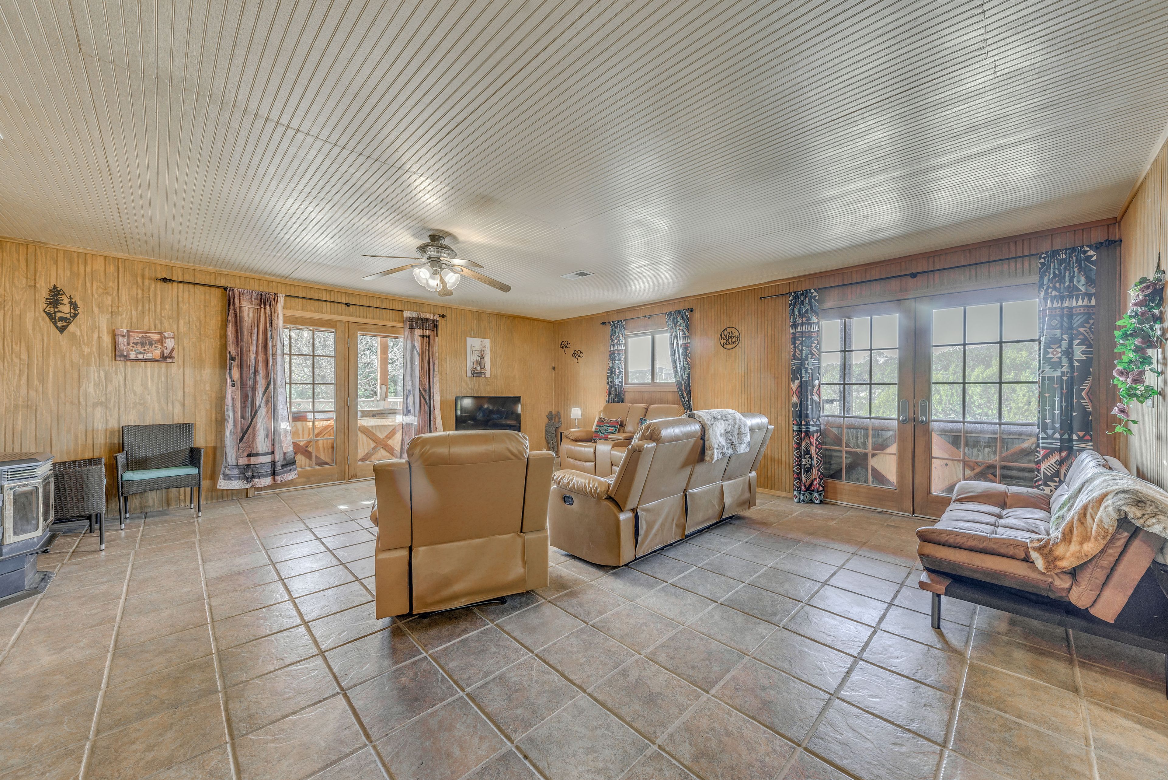 Living Room | 2 Queen Futons | Main Floor | Smart TV