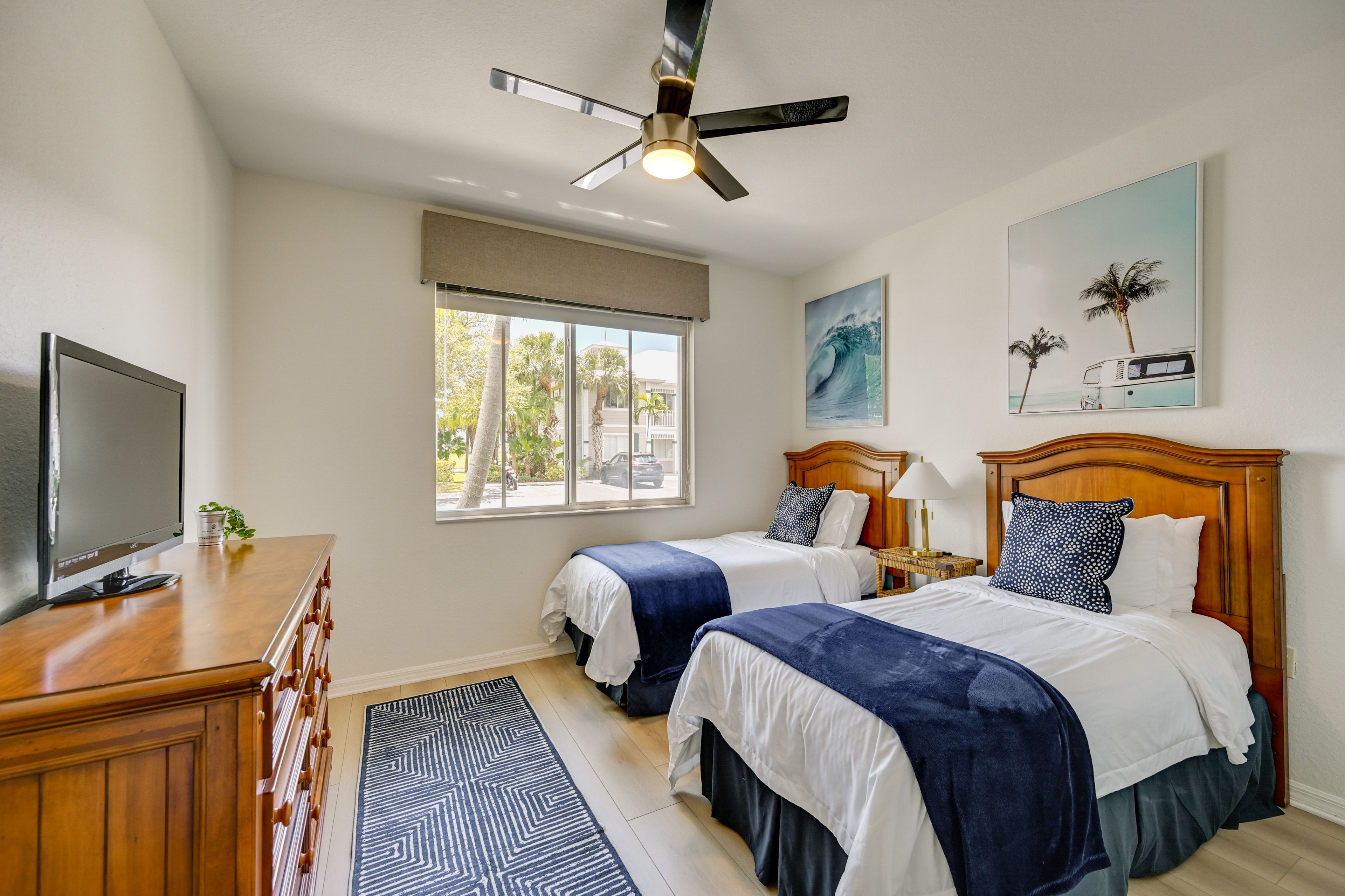 Bedroom 2 | 2 Twin Beds